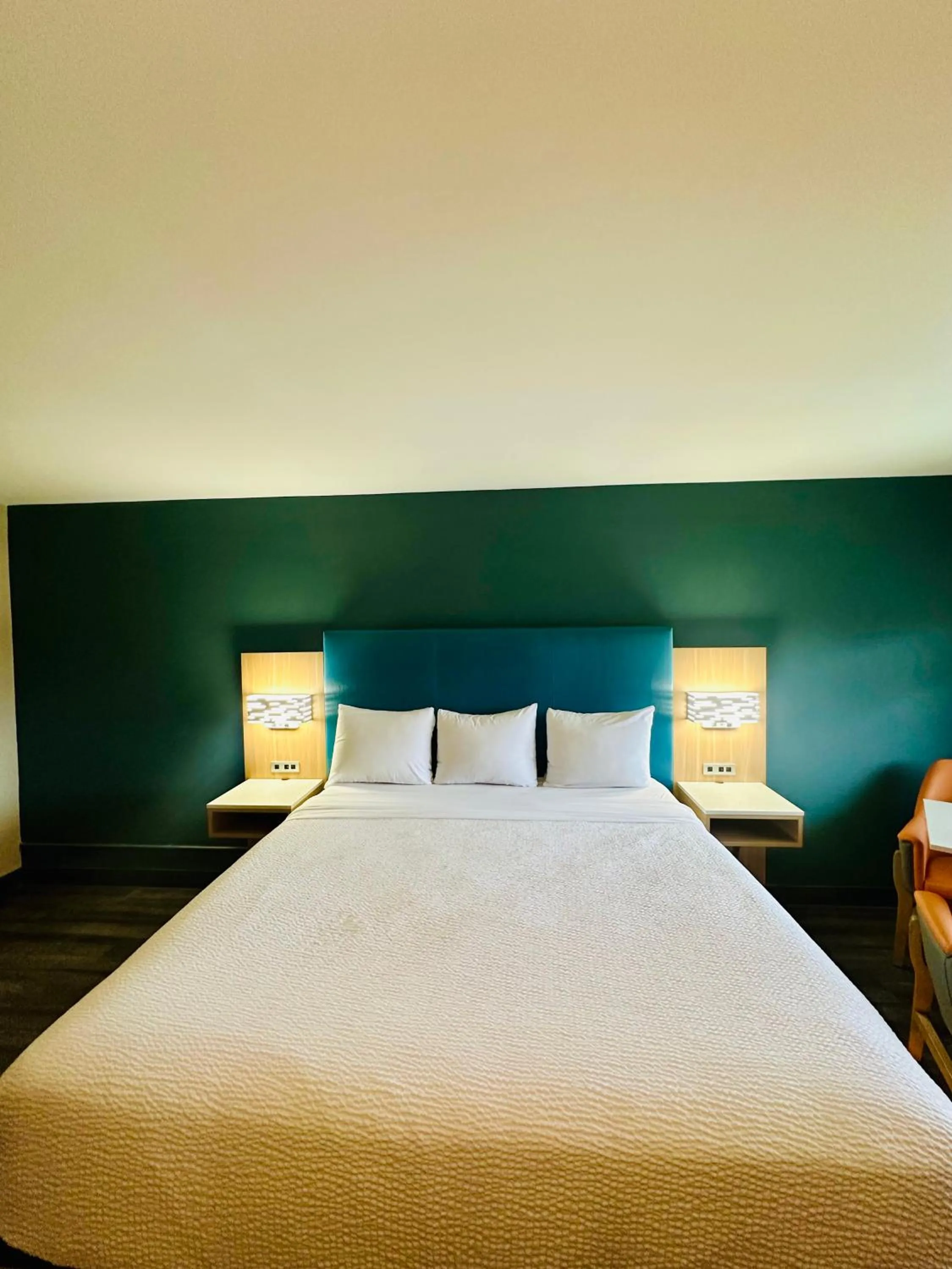 Bed in La Quinta Inn by Wyndham Costa Mesa Orange County