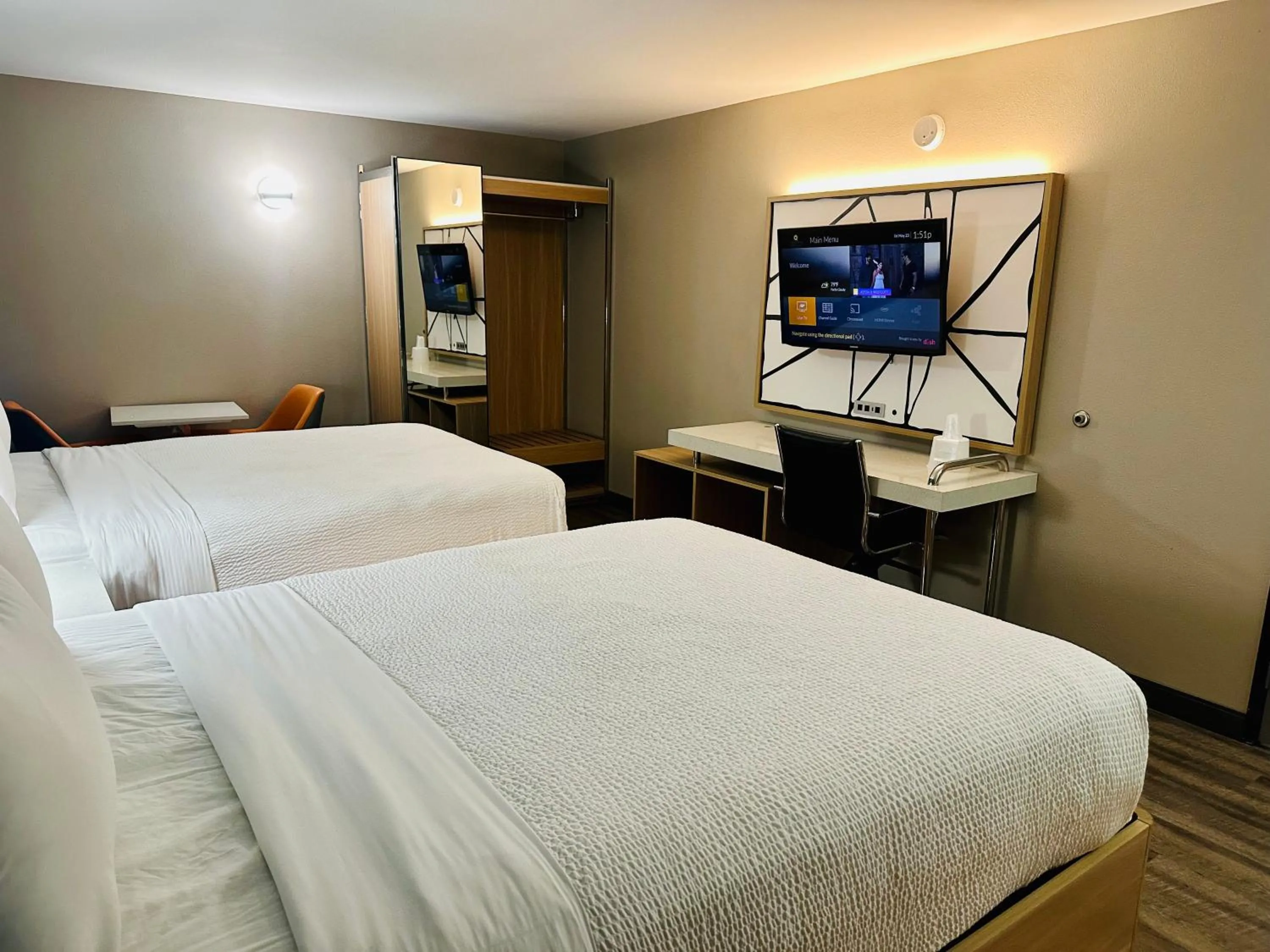 Bed in La Quinta Inn by Wyndham Costa Mesa Orange County