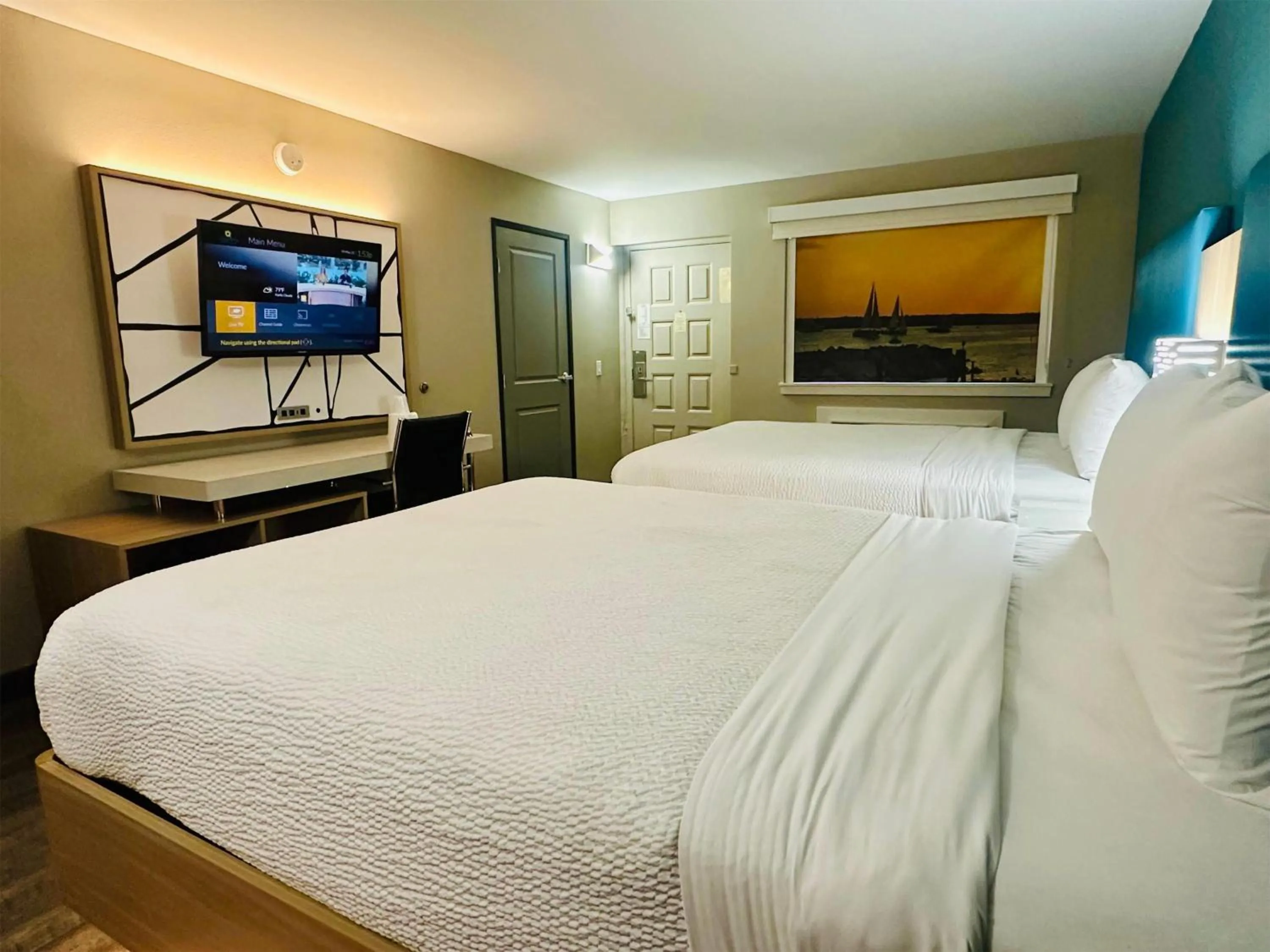 Photo of the whole room, Bed in La Quinta Inn by Wyndham Costa Mesa Orange County