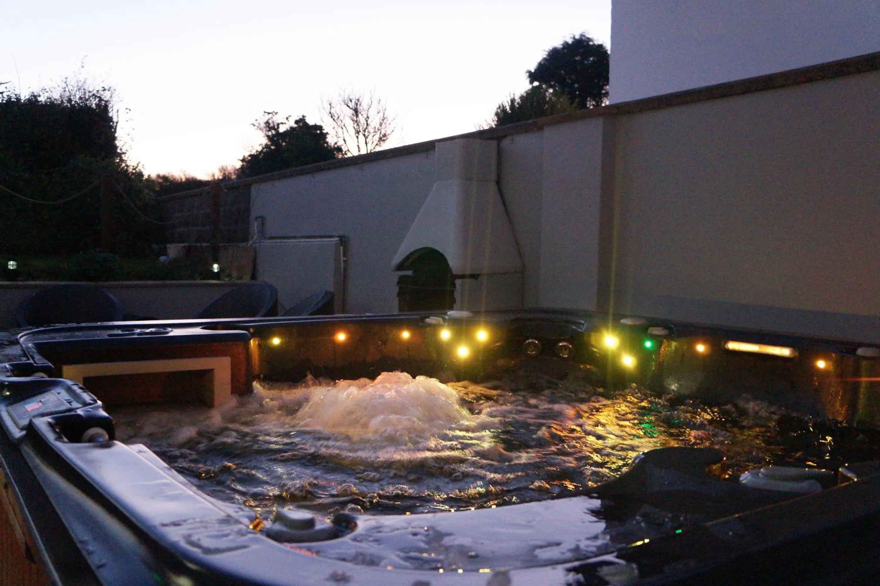 Hot Tub in The Globe Angle