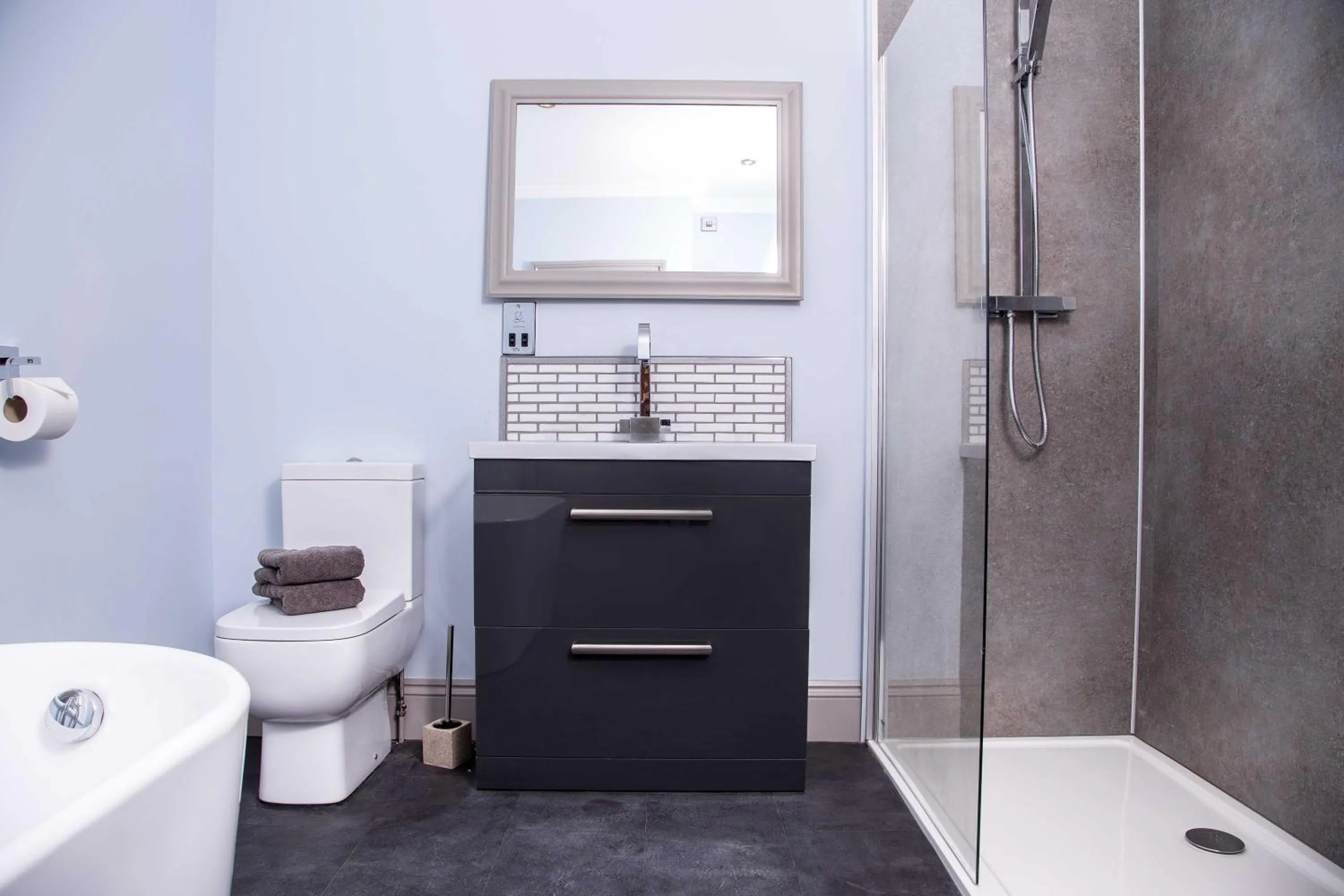 Bathroom in The Globe Angle