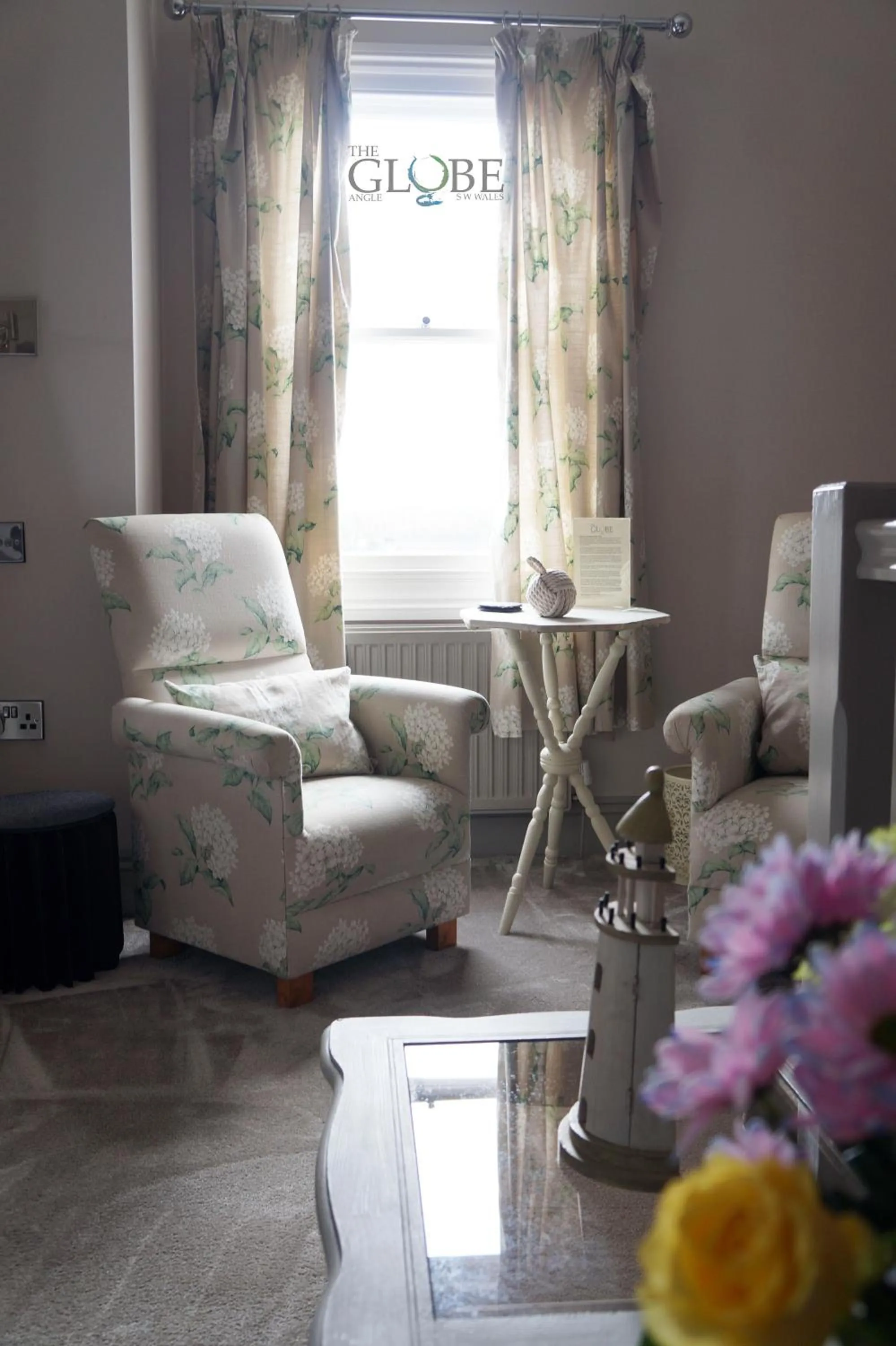 Seating area in The Globe Angle