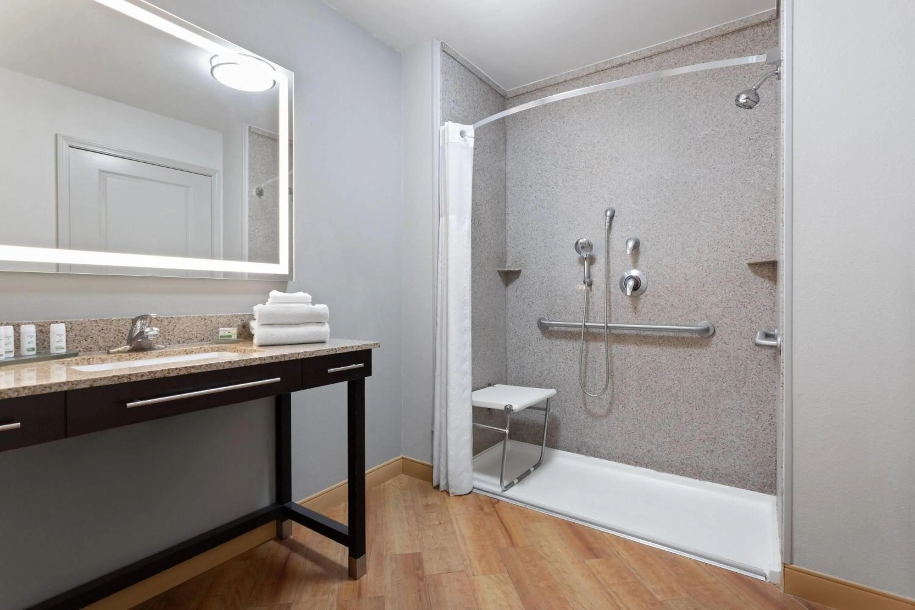 Shower in La Quinta by Wyndham Columbus - Edinburgh