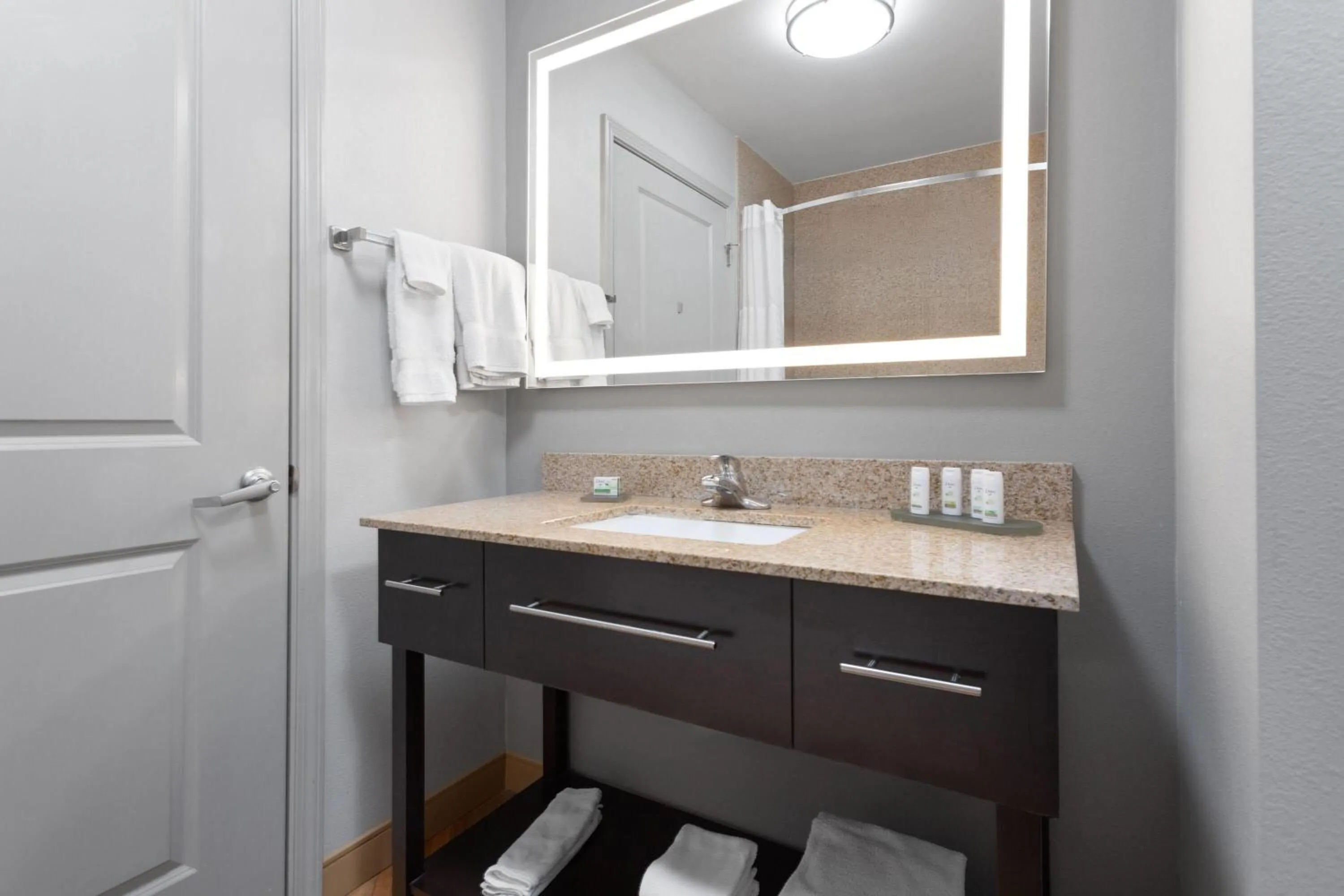 Bathroom in La Quinta by Wyndham Columbus - Edinburgh