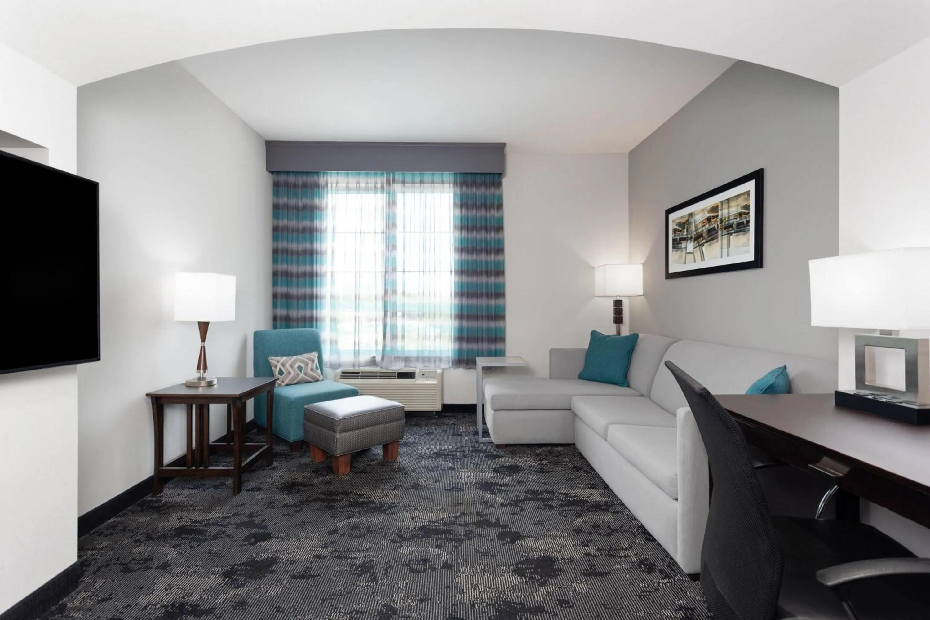 Photo of the whole room, Bed in La Quinta by Wyndham Columbus - Edinburgh