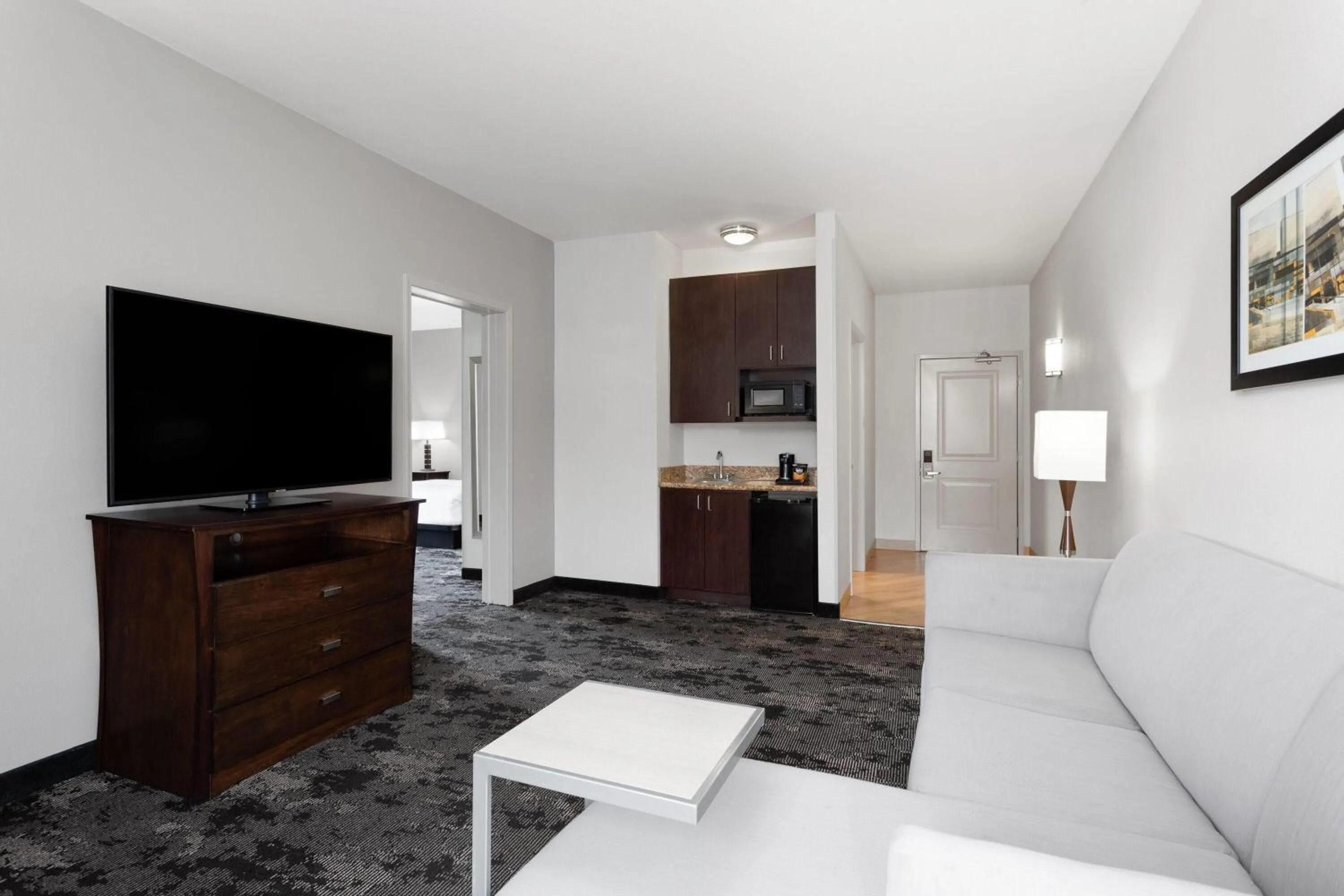 Photo of the whole room in La Quinta by Wyndham Columbus - Edinburgh