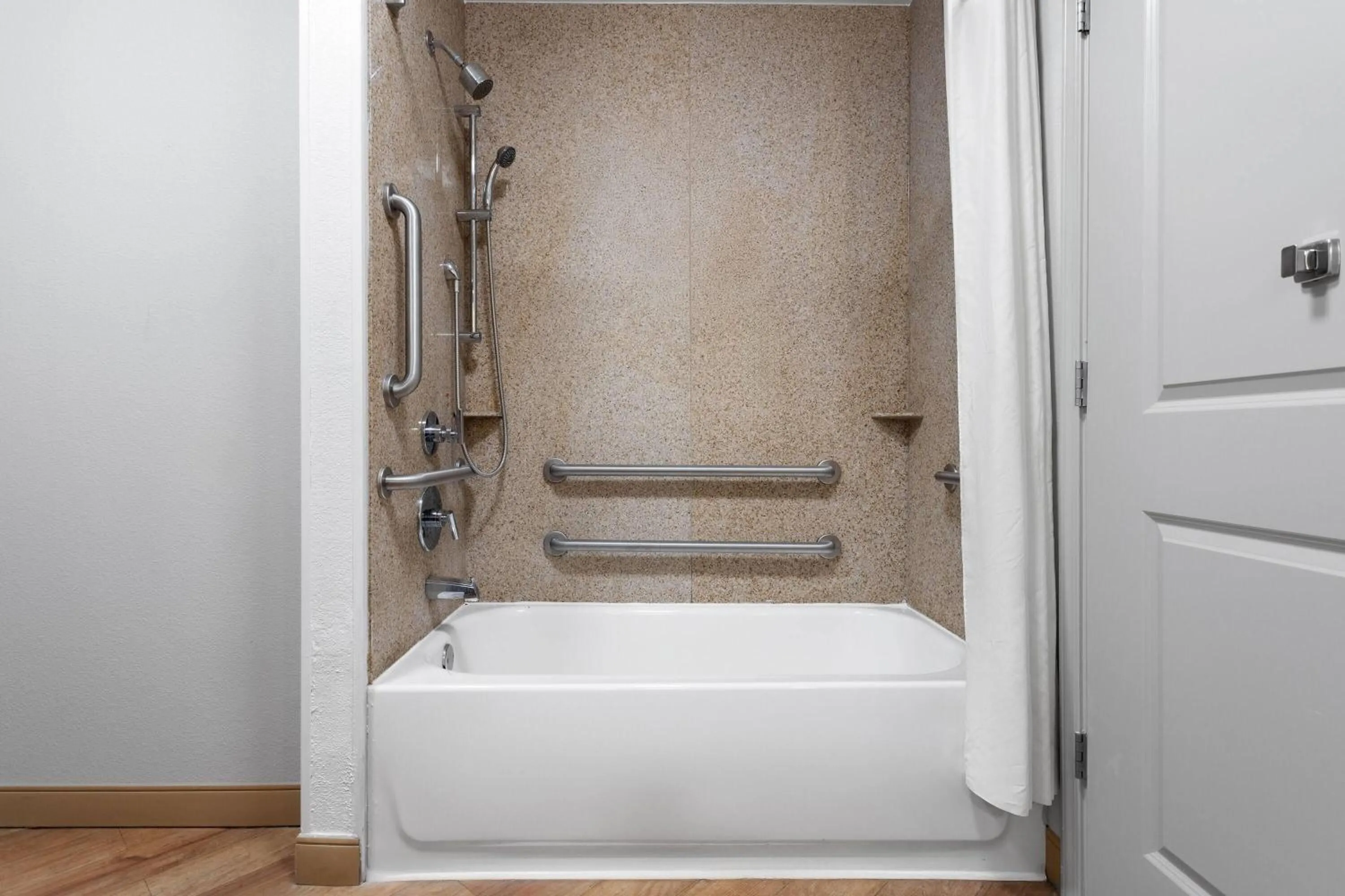 Bathroom in La Quinta by Wyndham Columbus - Edinburgh