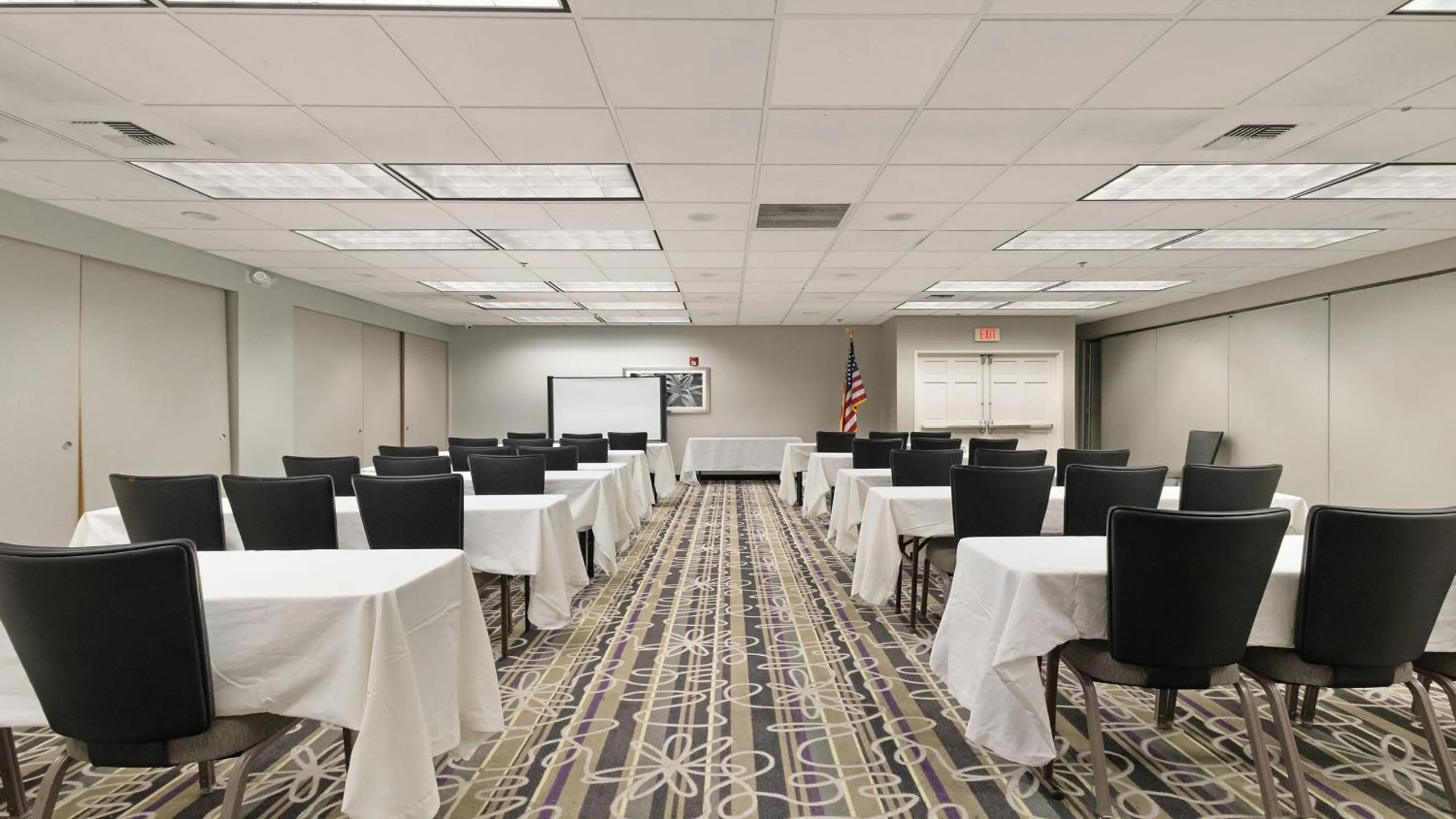 Meeting/conference room in Howard Johnson by Wyndham Sacramento Downtown