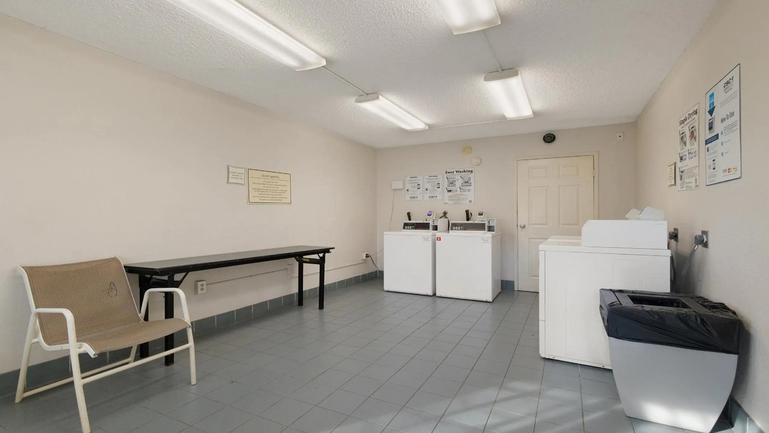 laundry in Howard Johnson by Wyndham Sacramento Downtown