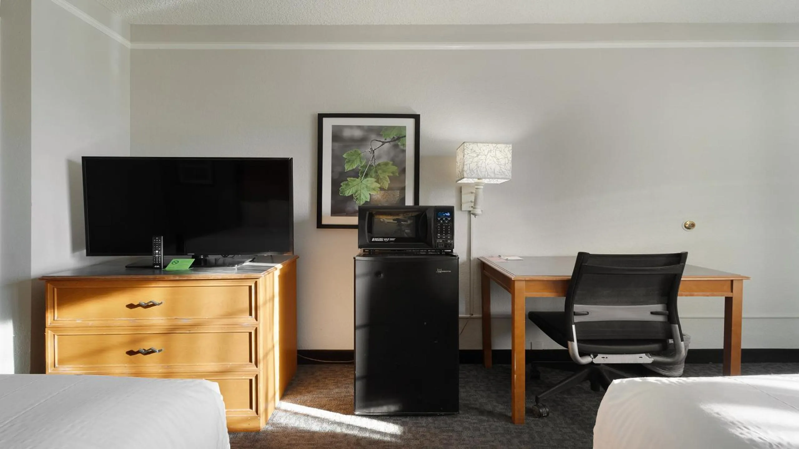 Bedroom, Bed in Howard Johnson by Wyndham Sacramento Downtown