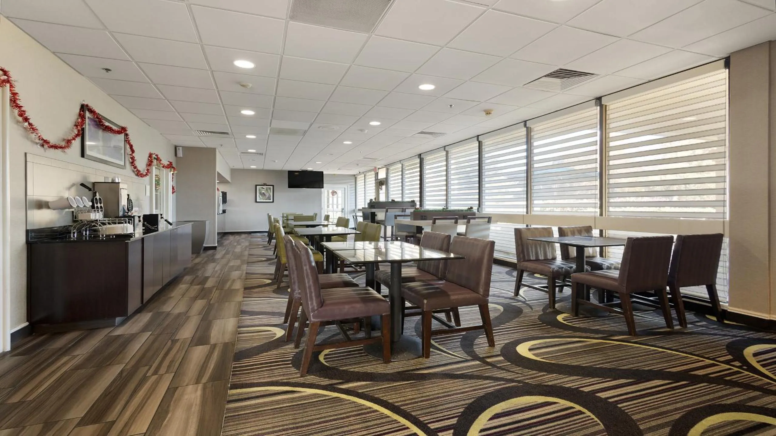 Breakfast in Howard Johnson by Wyndham Sacramento Downtown