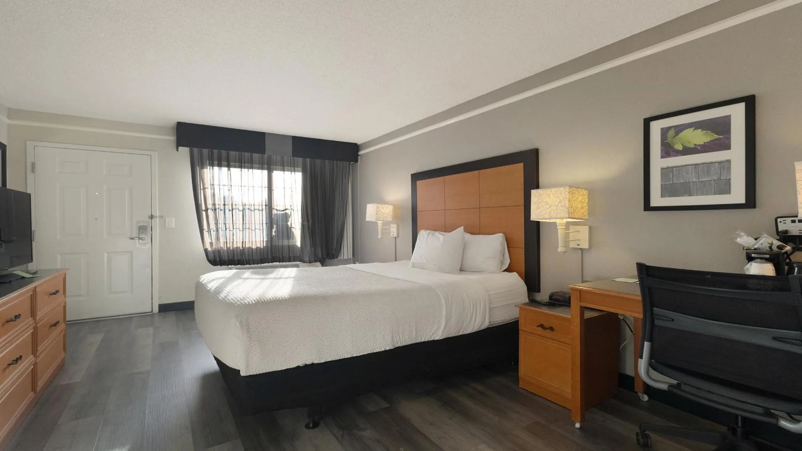 Bedroom, Bed in Howard Johnson by Wyndham Sacramento Downtown