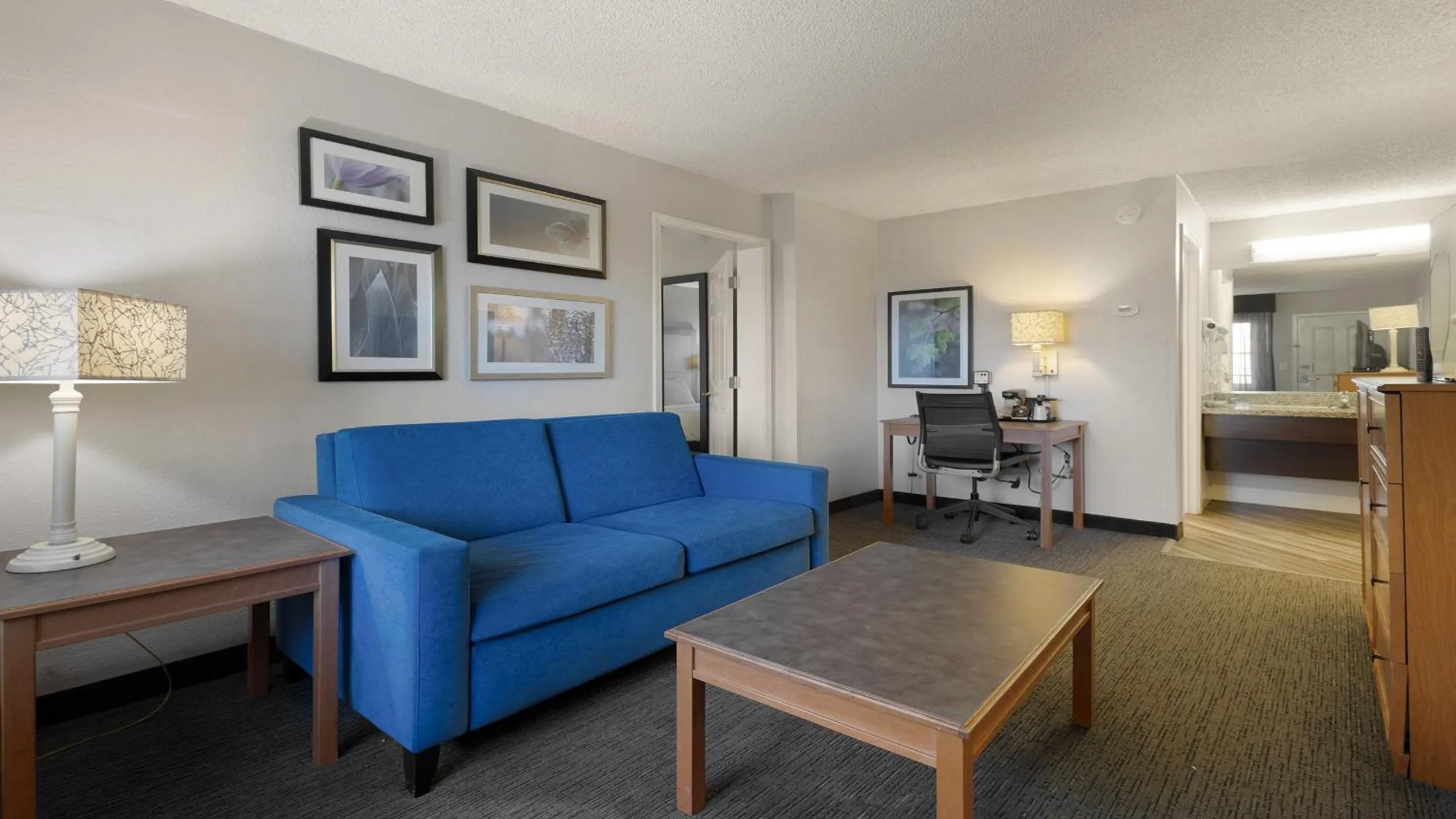 Bedroom in Howard Johnson by Wyndham Sacramento Downtown