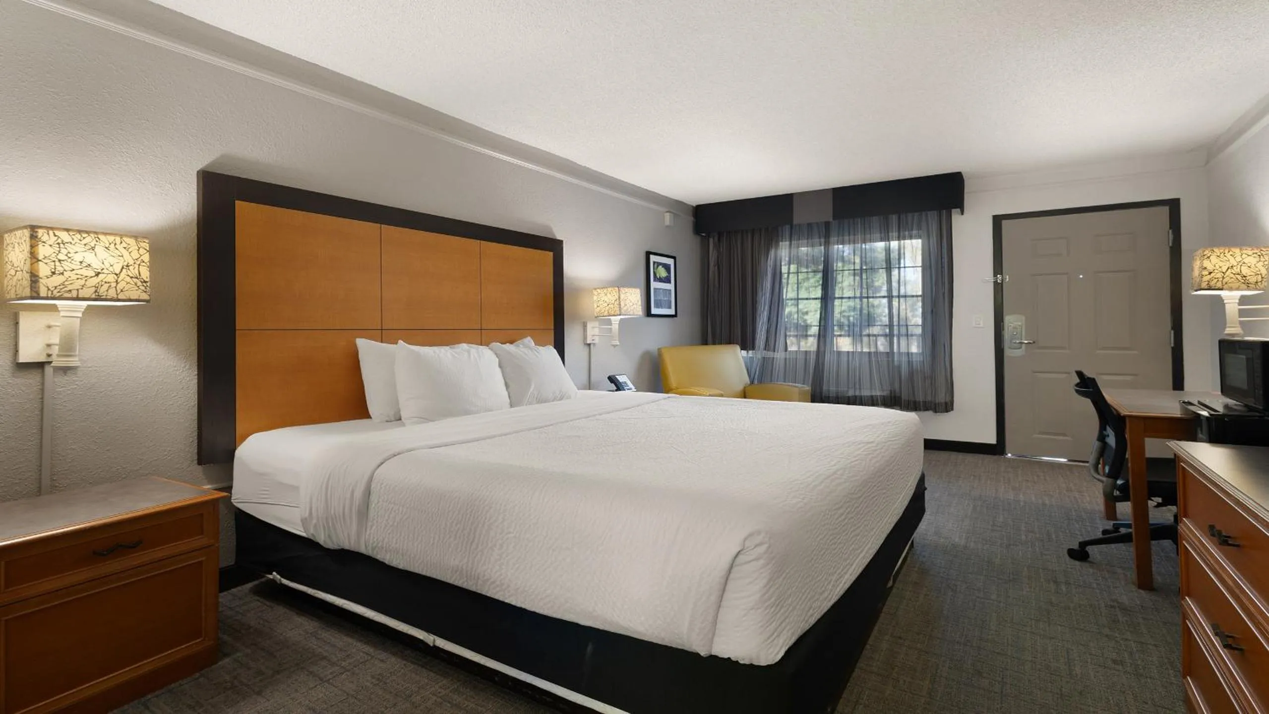 Bedroom, Bed in Howard Johnson by Wyndham Sacramento Downtown