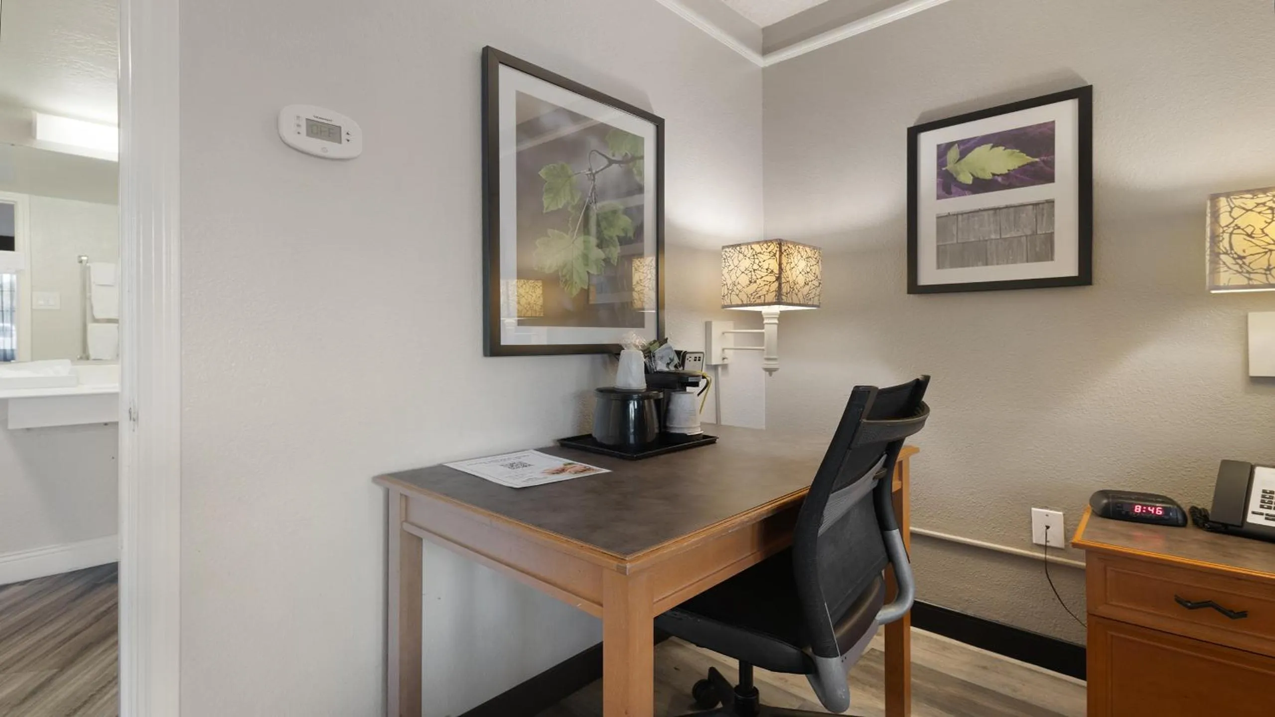 Bedroom in Howard Johnson by Wyndham Sacramento Downtown