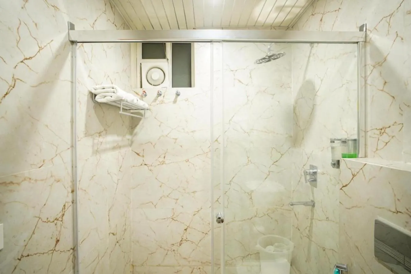 Bathroom in Hotel Nirvana Palace Rishikesh