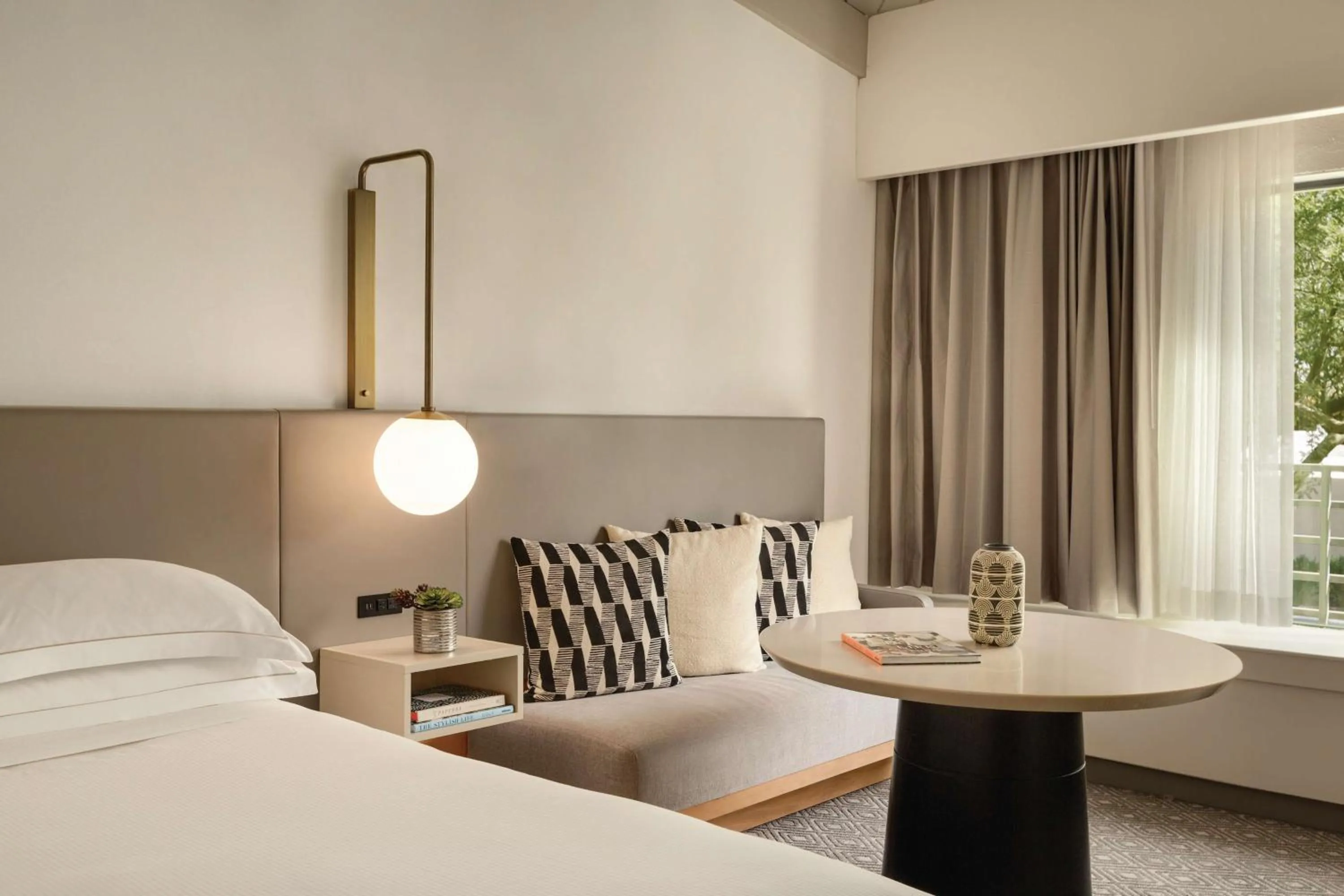 Bed in Hilton Scottsdale Resort & Villas