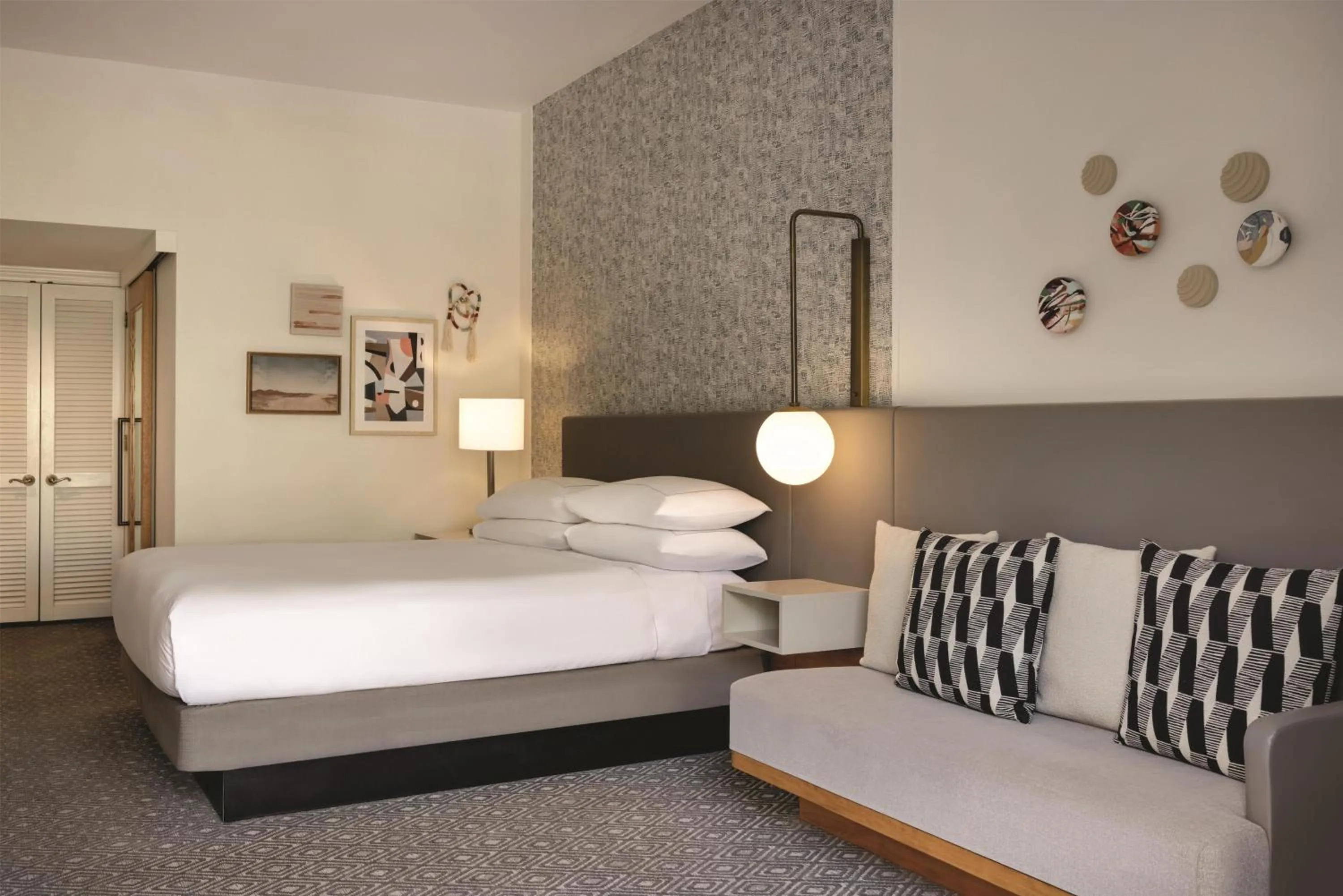 Photo of the whole room, Bed in Hilton Scottsdale Resort & Villas