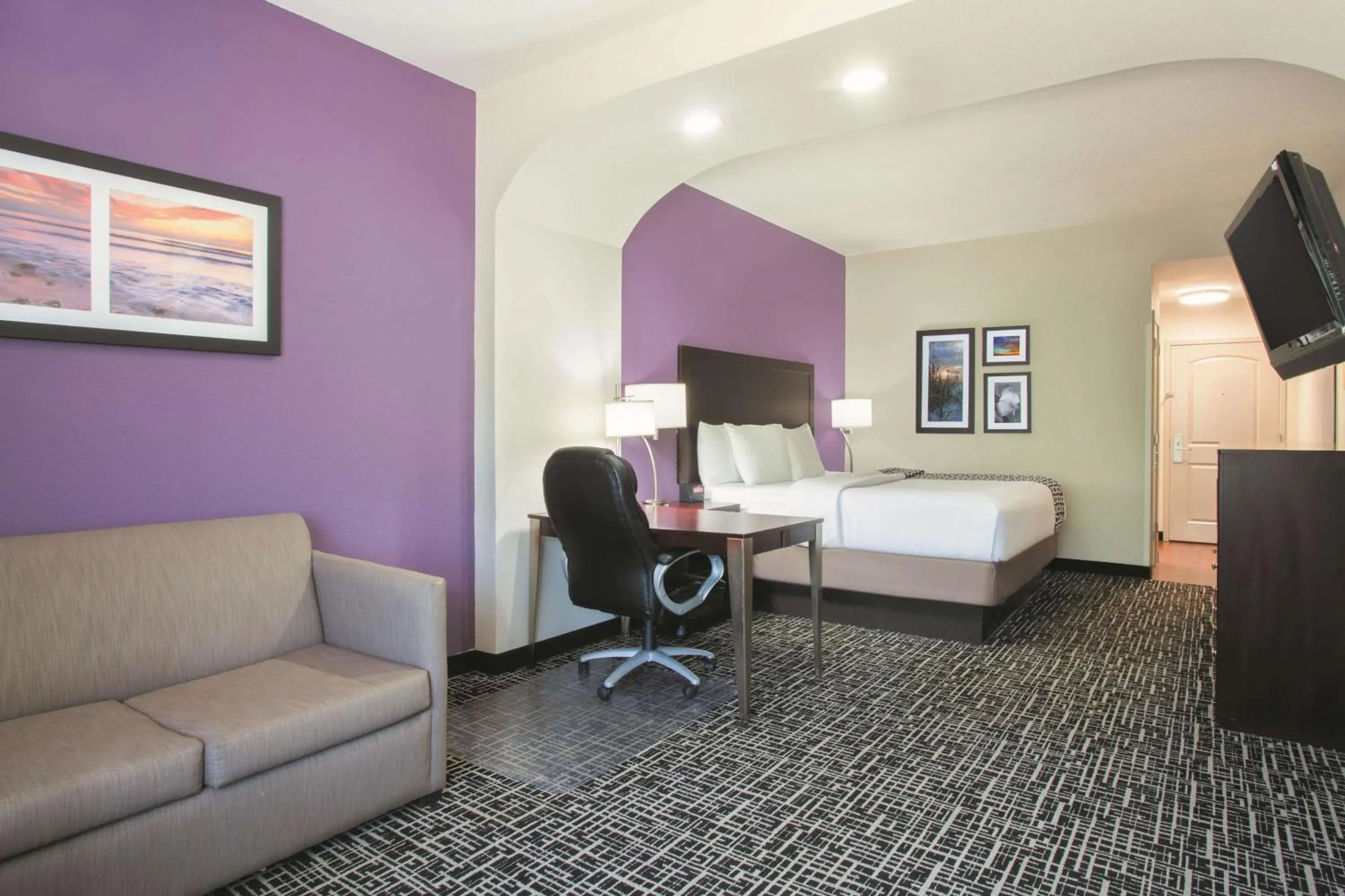 Photo of the whole room, Bed in La Quinta by Wyndham Fort Walton Beach