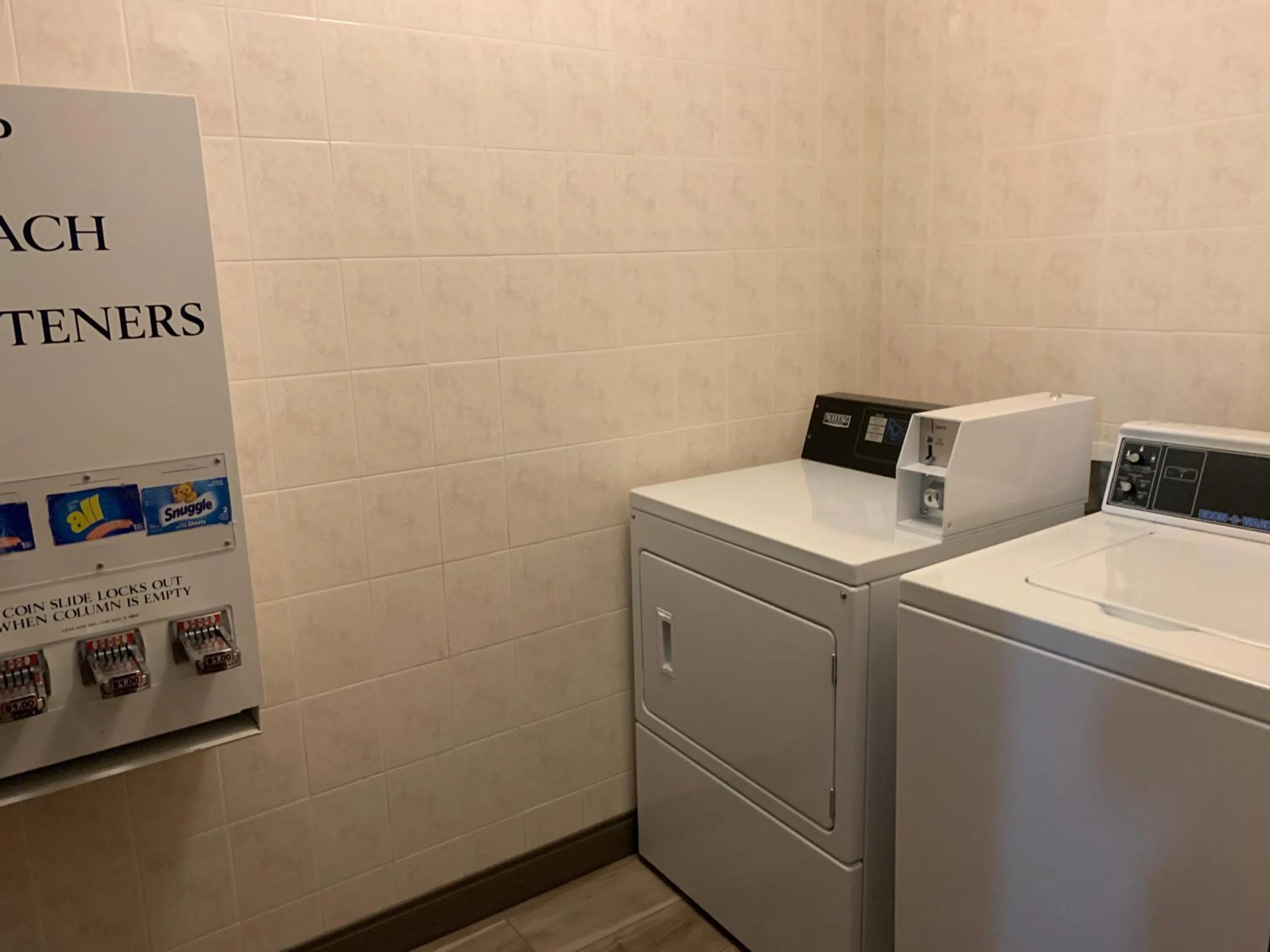 laundry in La Quinta by Wyndham OKC North - Quail Springs