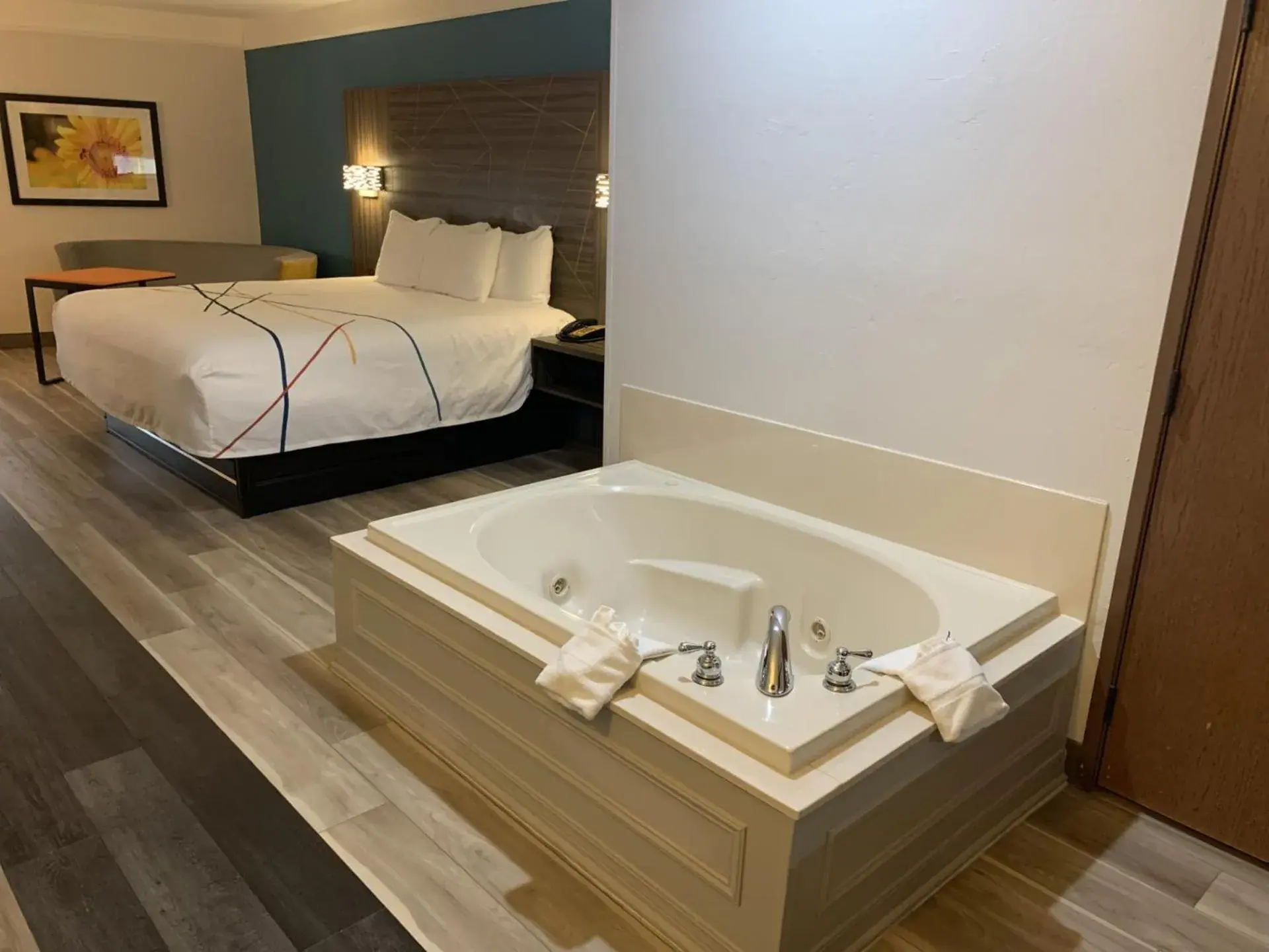 King Suite in La Quinta by Wyndham OKC North - Quail Springs King Suite in La Quinta by Wyndham OKC North - Quail Springs