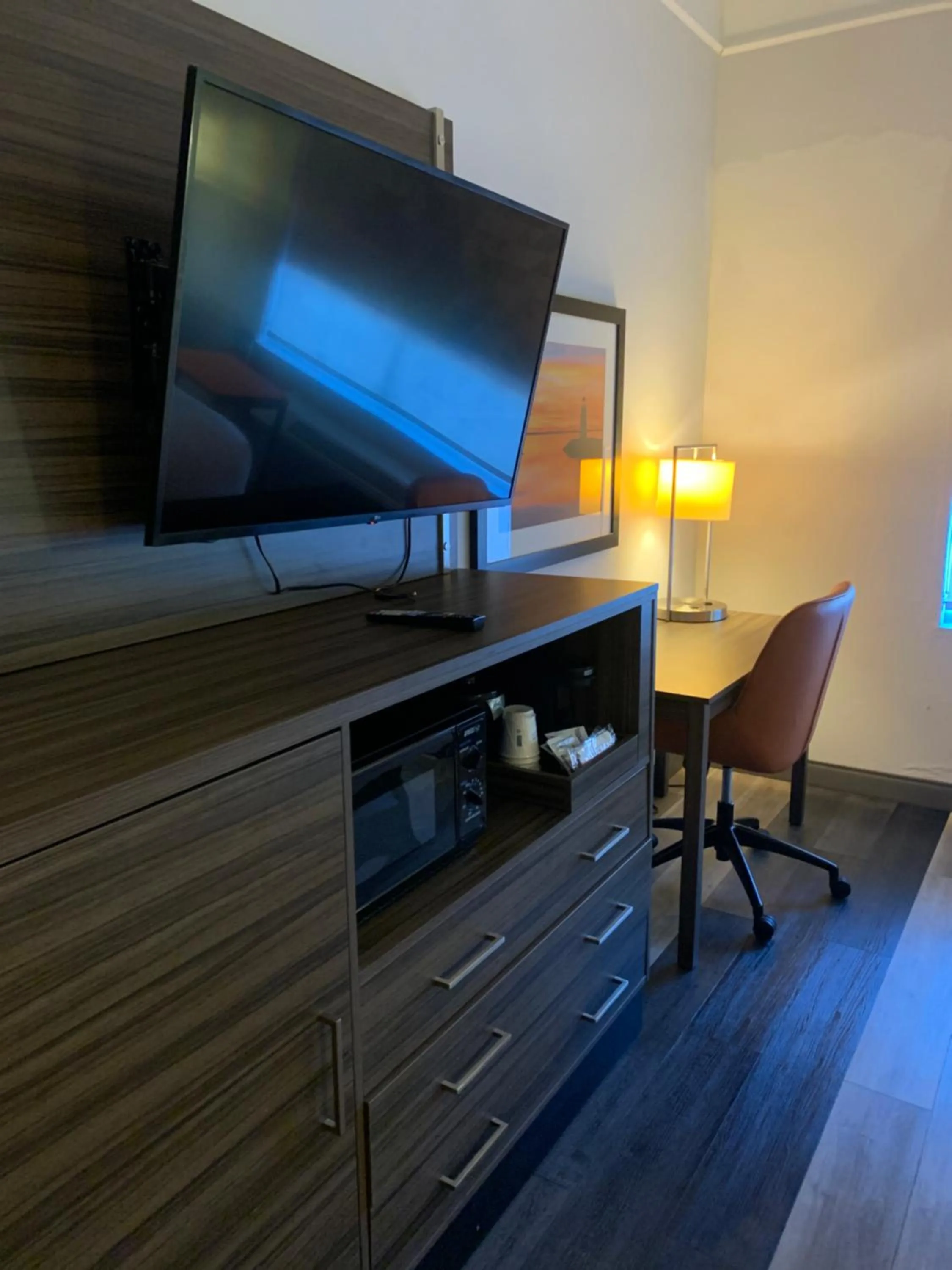 TV and multimedia in La Quinta by Wyndham OKC North - Quail Springs