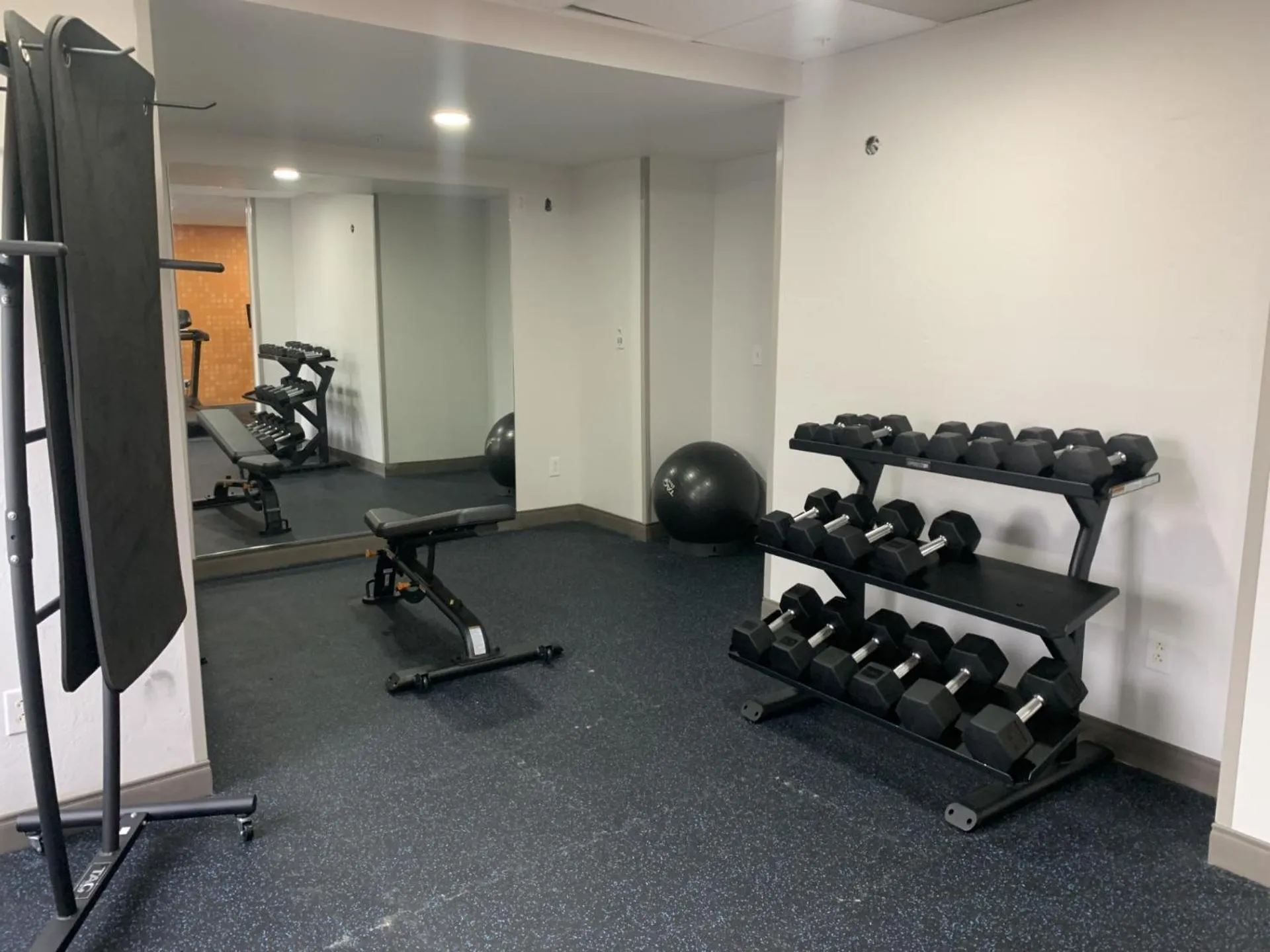 Fitness centre/facilities in La Quinta by Wyndham OKC North - Quail Springs