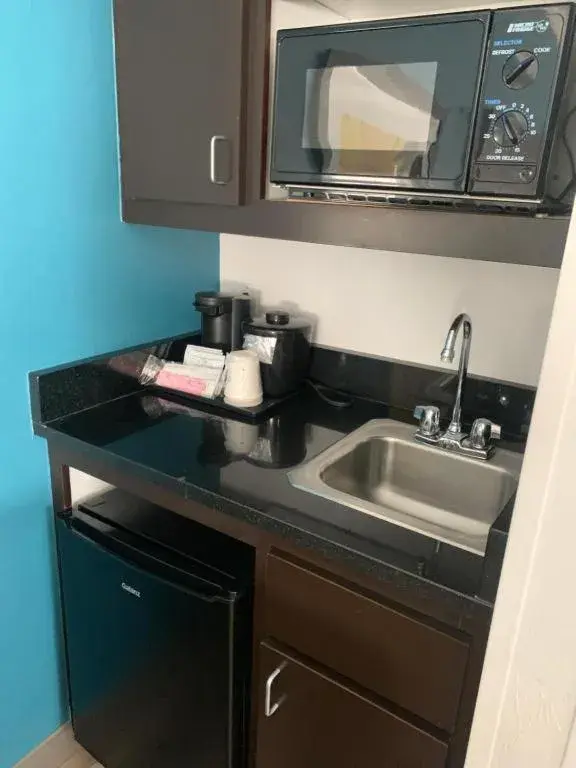 Presidential Suite - Non-Smoking in La Quinta by Wyndham OKC North - Quail Springs Presidential Suite - Non-Smoking in La Quinta by Wyndham OKC North - Quail Springs