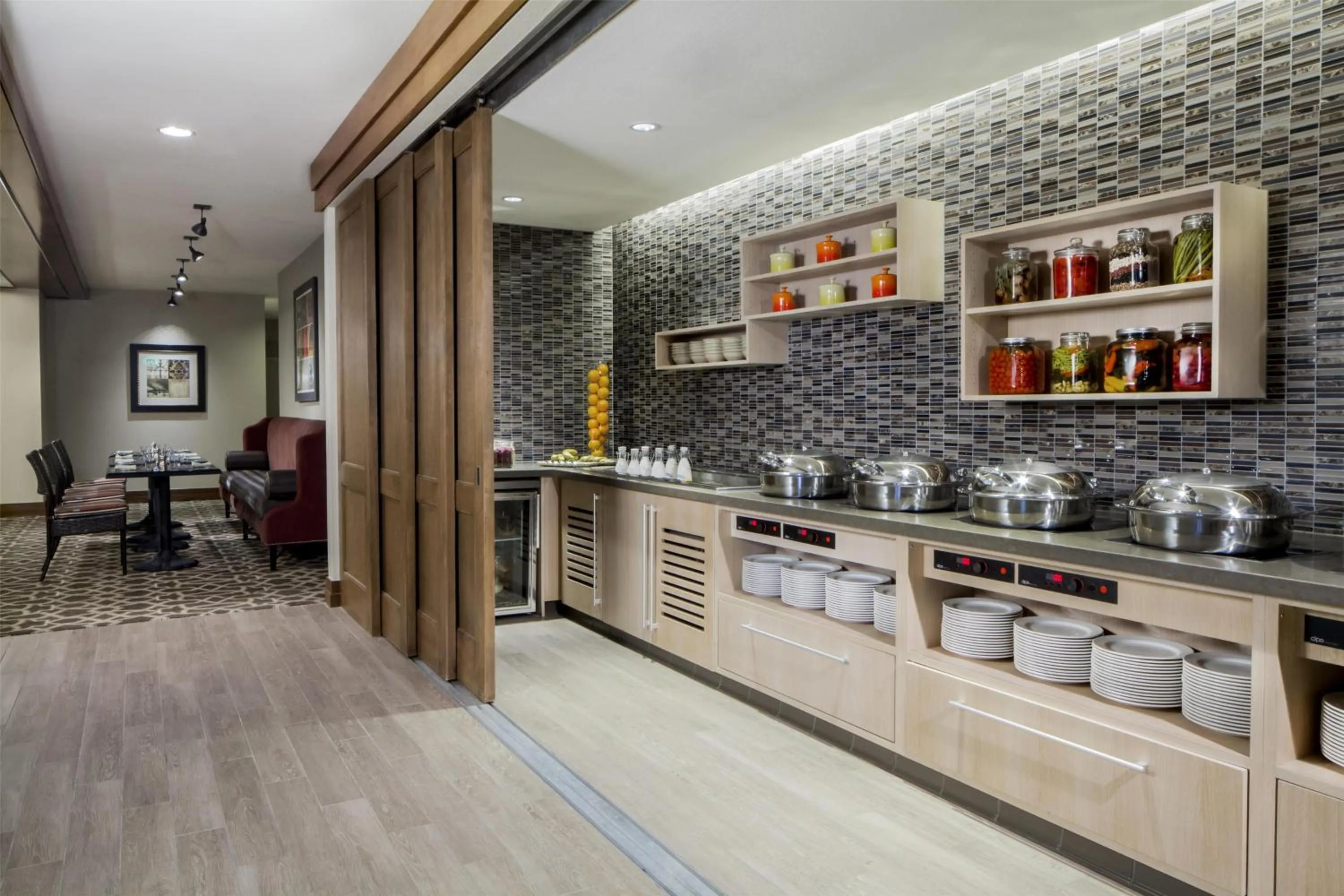 Restaurant/places to eat in Hyatt Regency Westlake