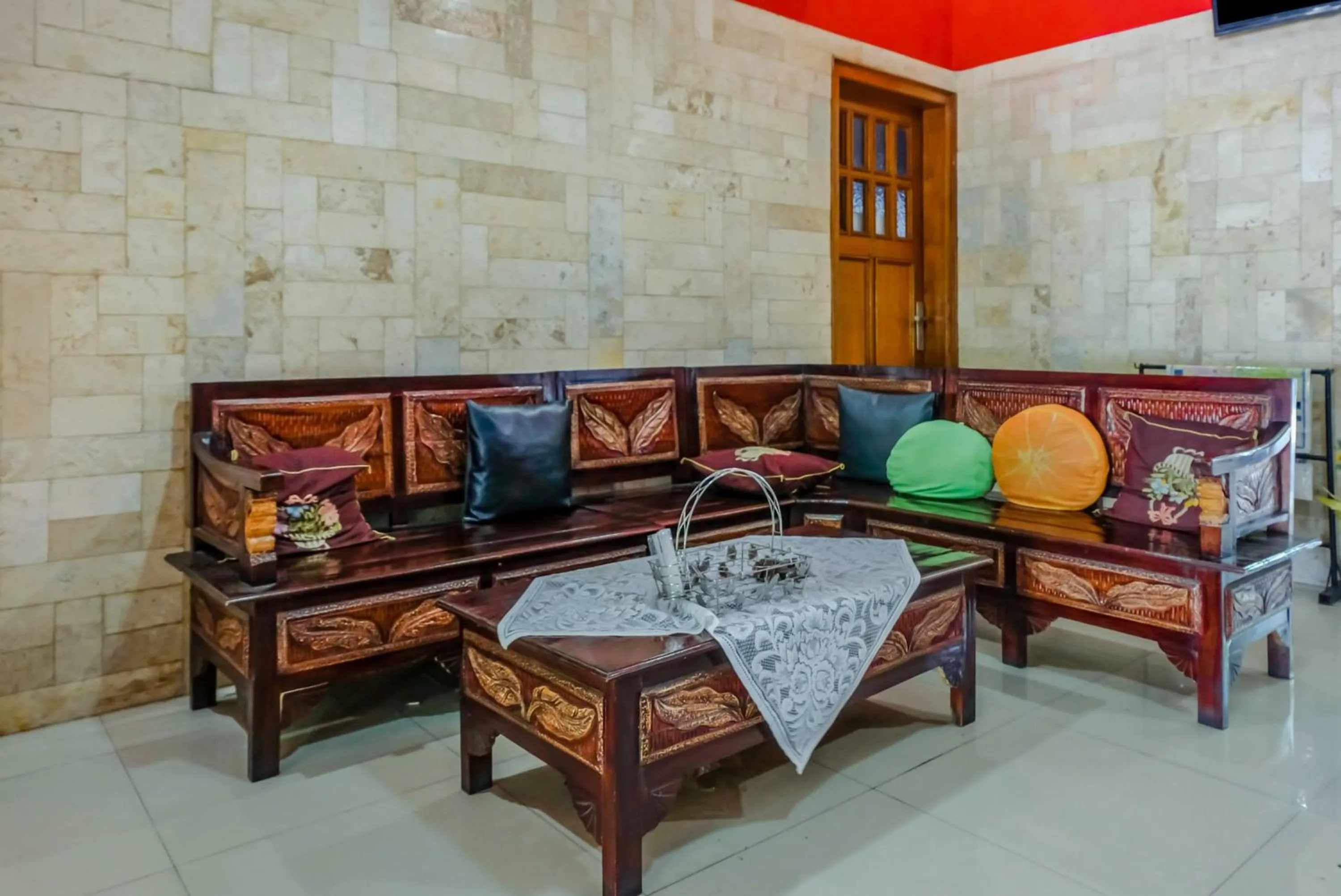 Restaurant/places to eat in Hotel O Guest House Amalia Malang