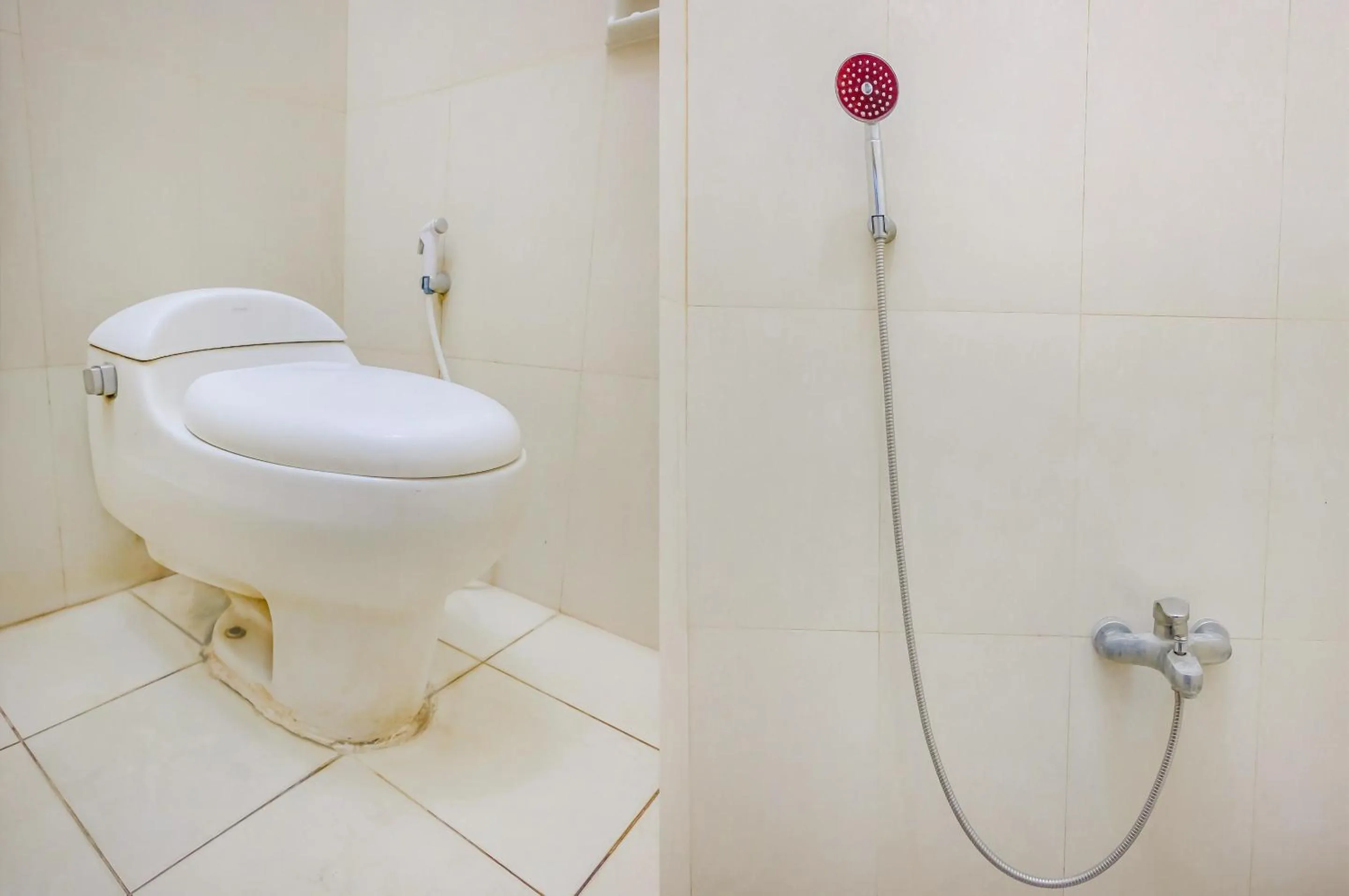 Bathroom in Hotel O Guest House Amalia Malang