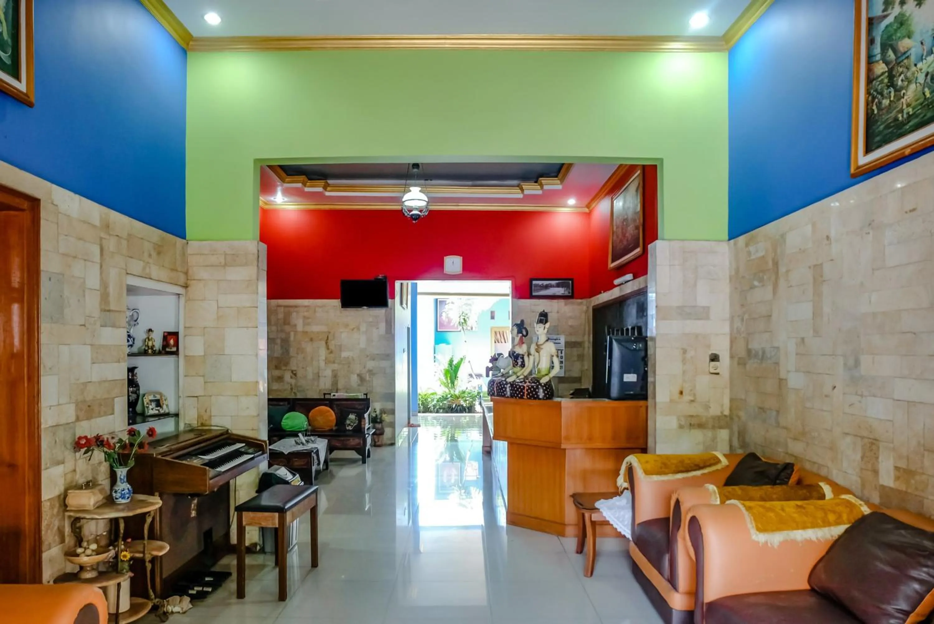 Restaurant/places to eat in Hotel O Guest House Amalia Malang