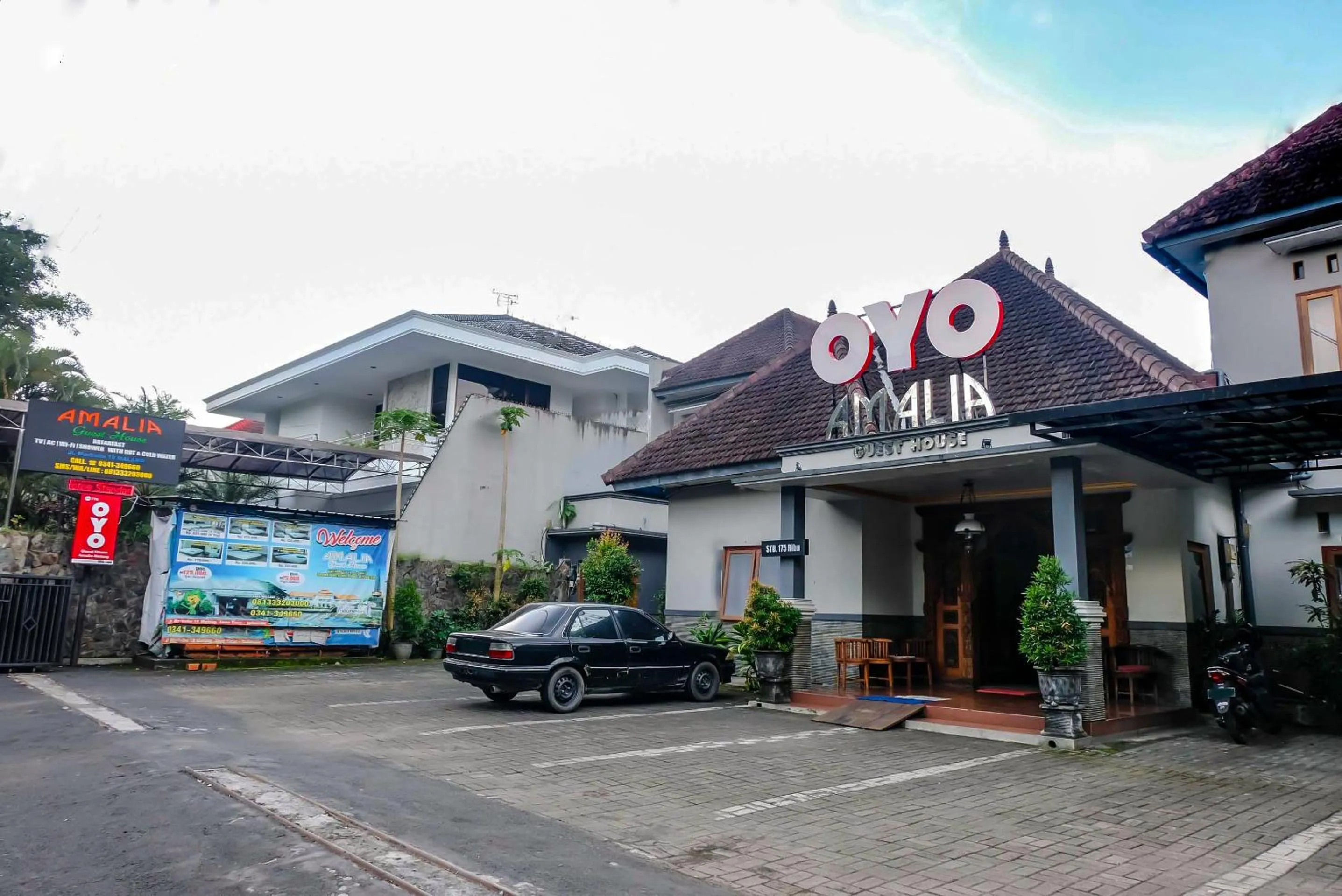 Facade/entrance in Hotel O Guest House Amalia Malang