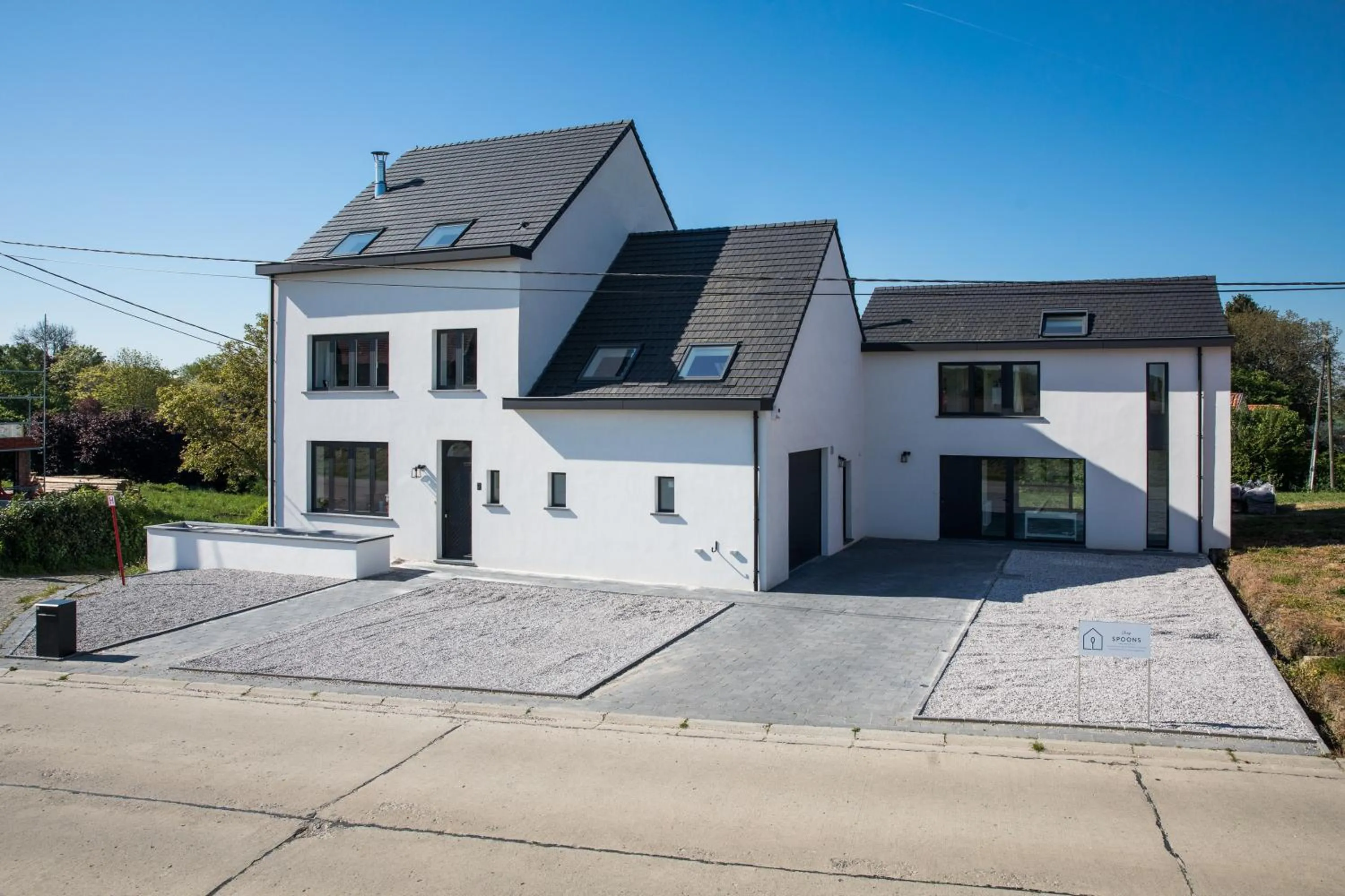 Property building in Chez Spoons B&B