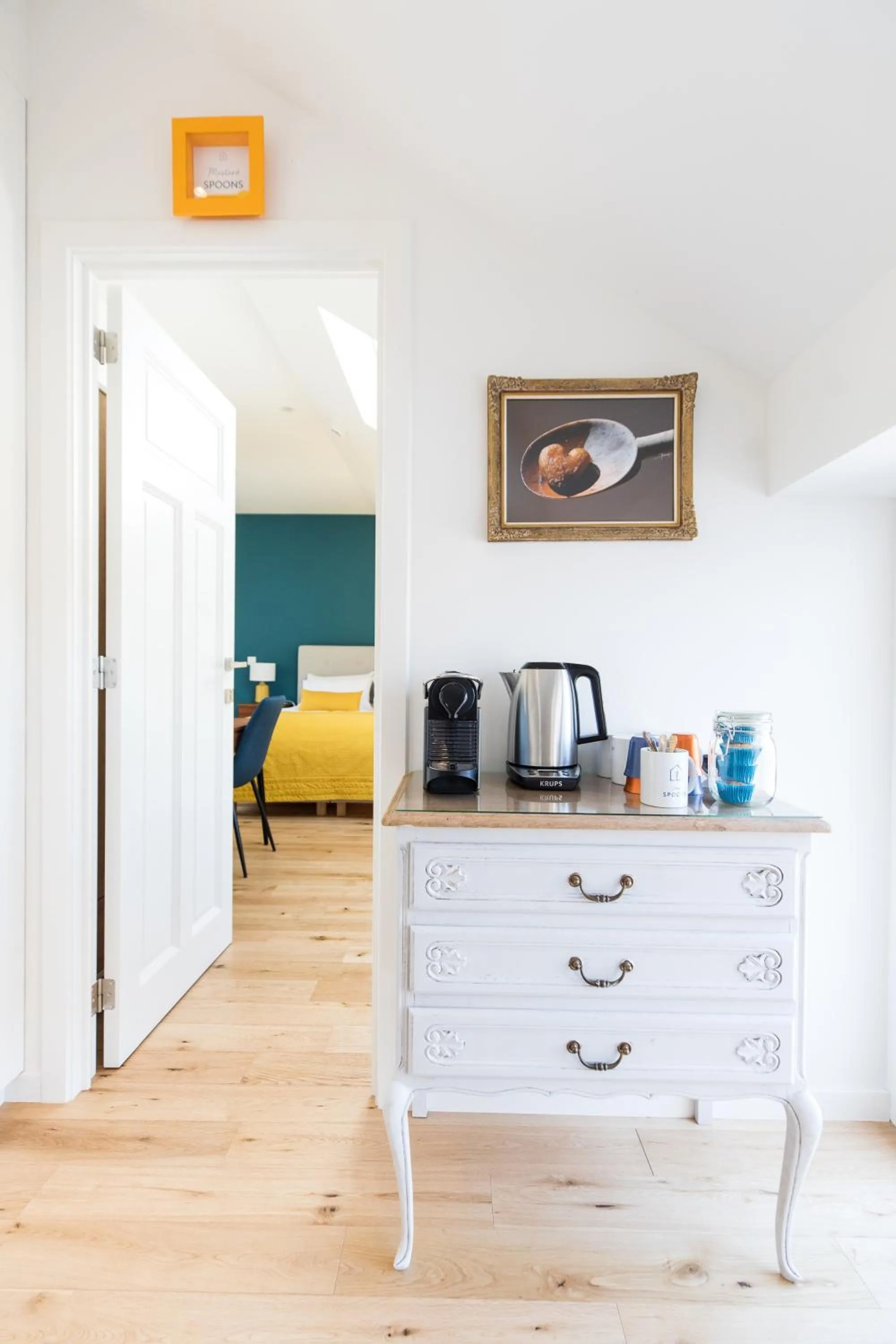 Coffee/tea facilities, Bed in Chez Spoons B&B