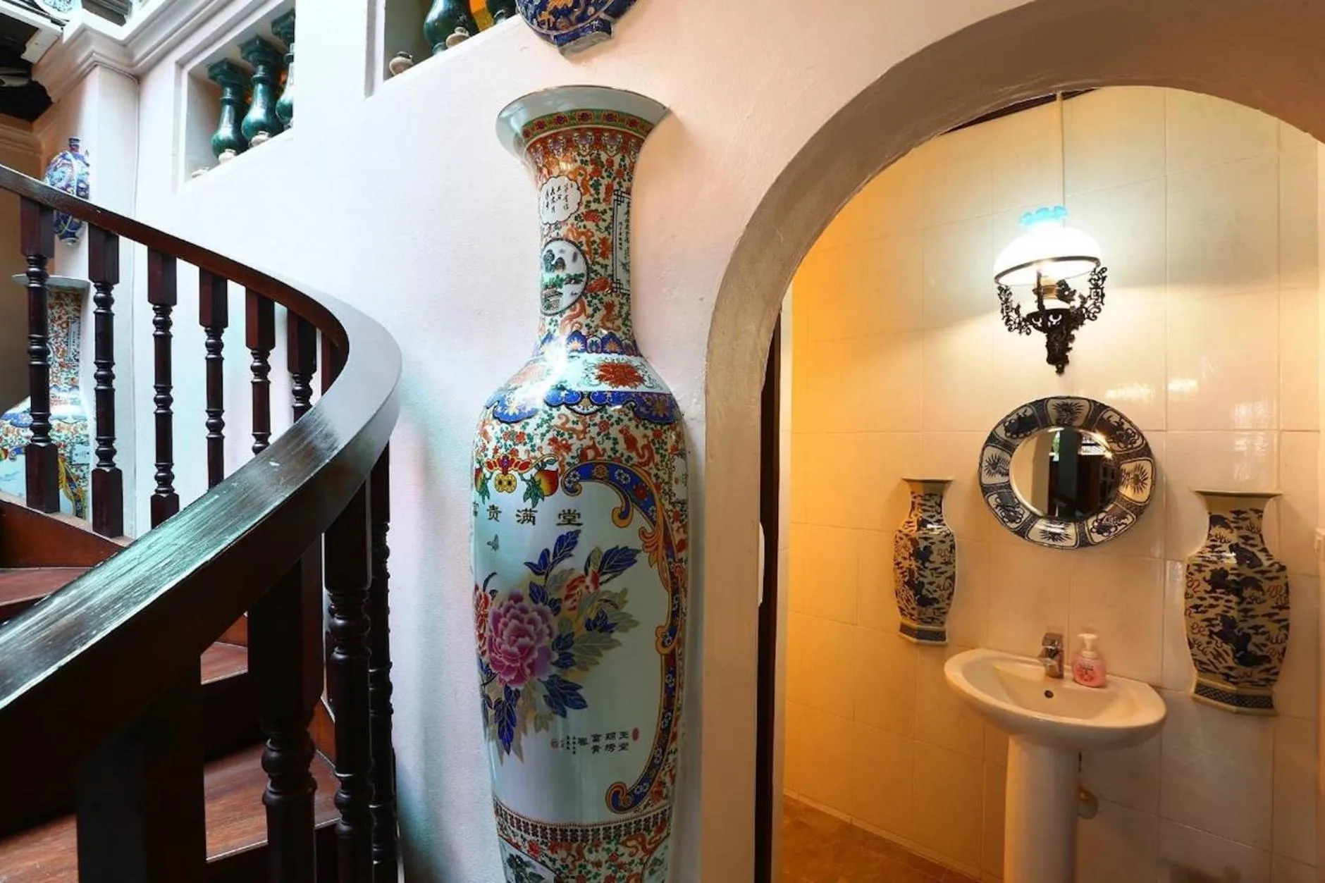 Decorative detail in สงขลาแต่แรก แอนทีค โฮเท็ล Songkhla Tae Raek Antique Hotel