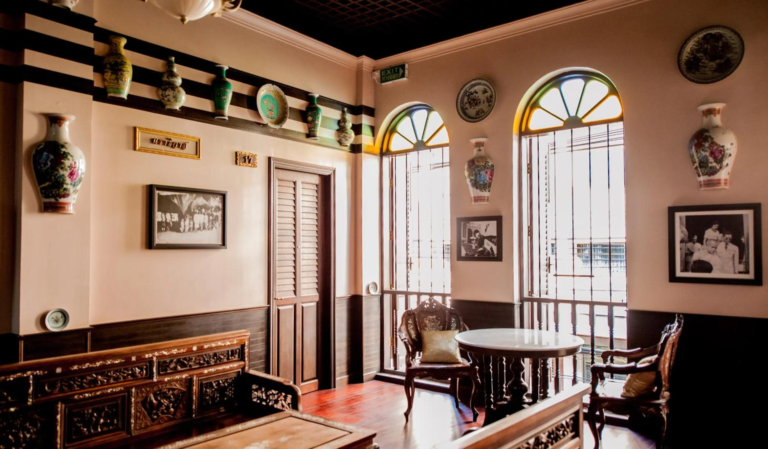 Communal lounge/ TV room in สงขลาแต่แรก แอนทีค โฮเท็ล Songkhla Tae Raek Antique Hotel