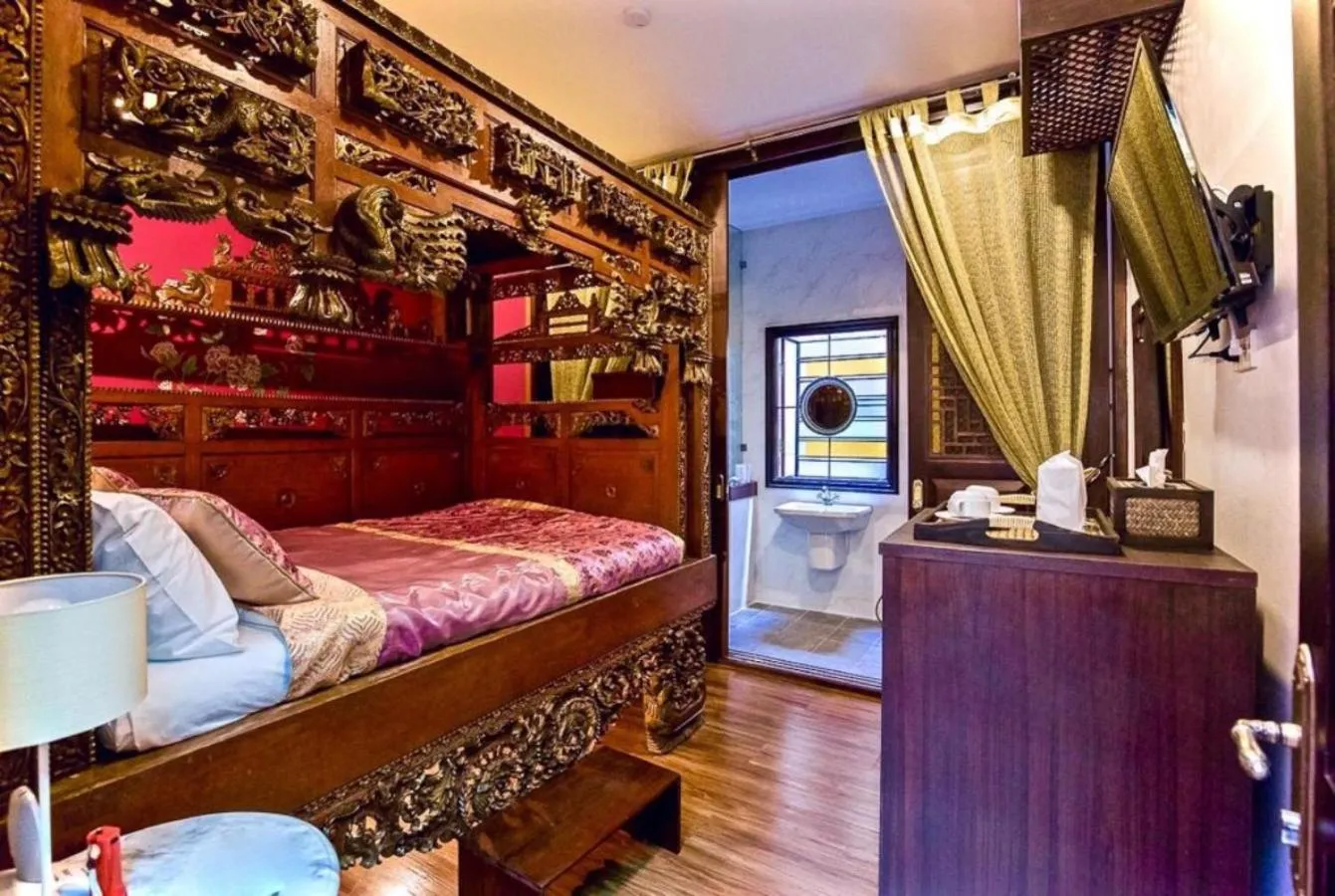 Photo of the whole room, Bed in สงขลาแต่แรก แอนทีค โฮเท็ล Songkhla Tae Raek Antique Hotel