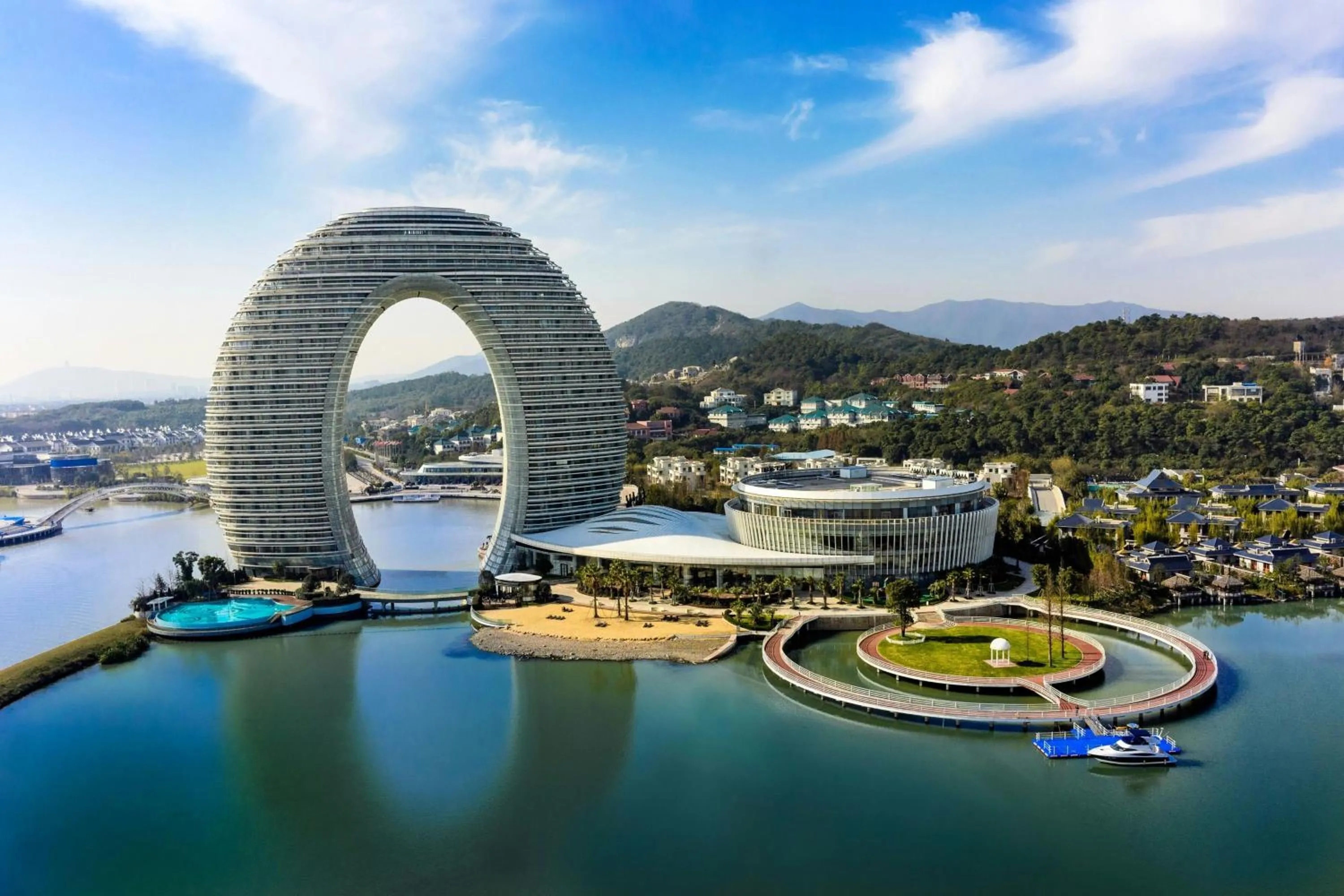 Property building in Sheraton Huzhou Taihu Lake Hot Spring Resort & Spa
