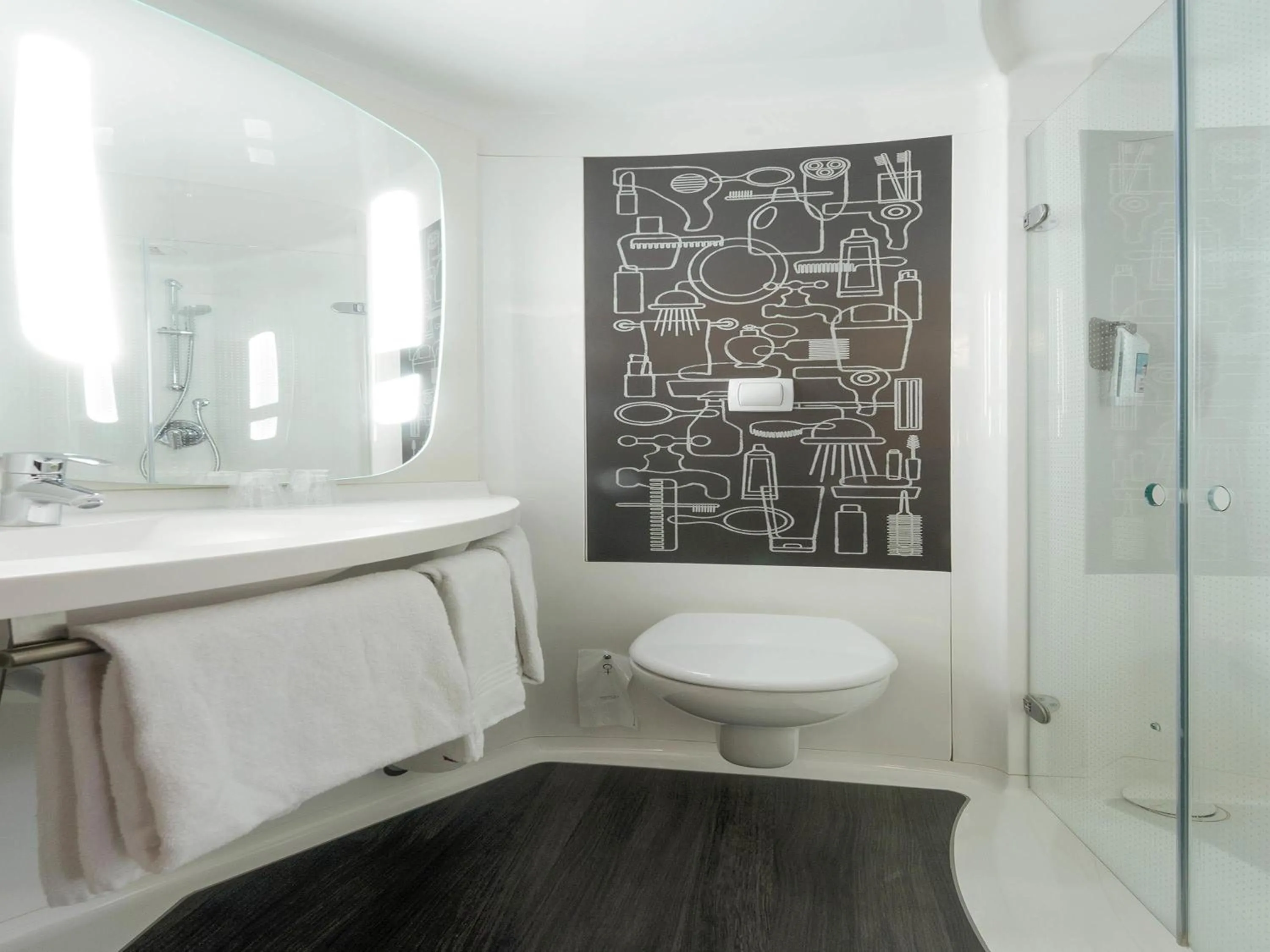 Bedroom in ibis London Barking