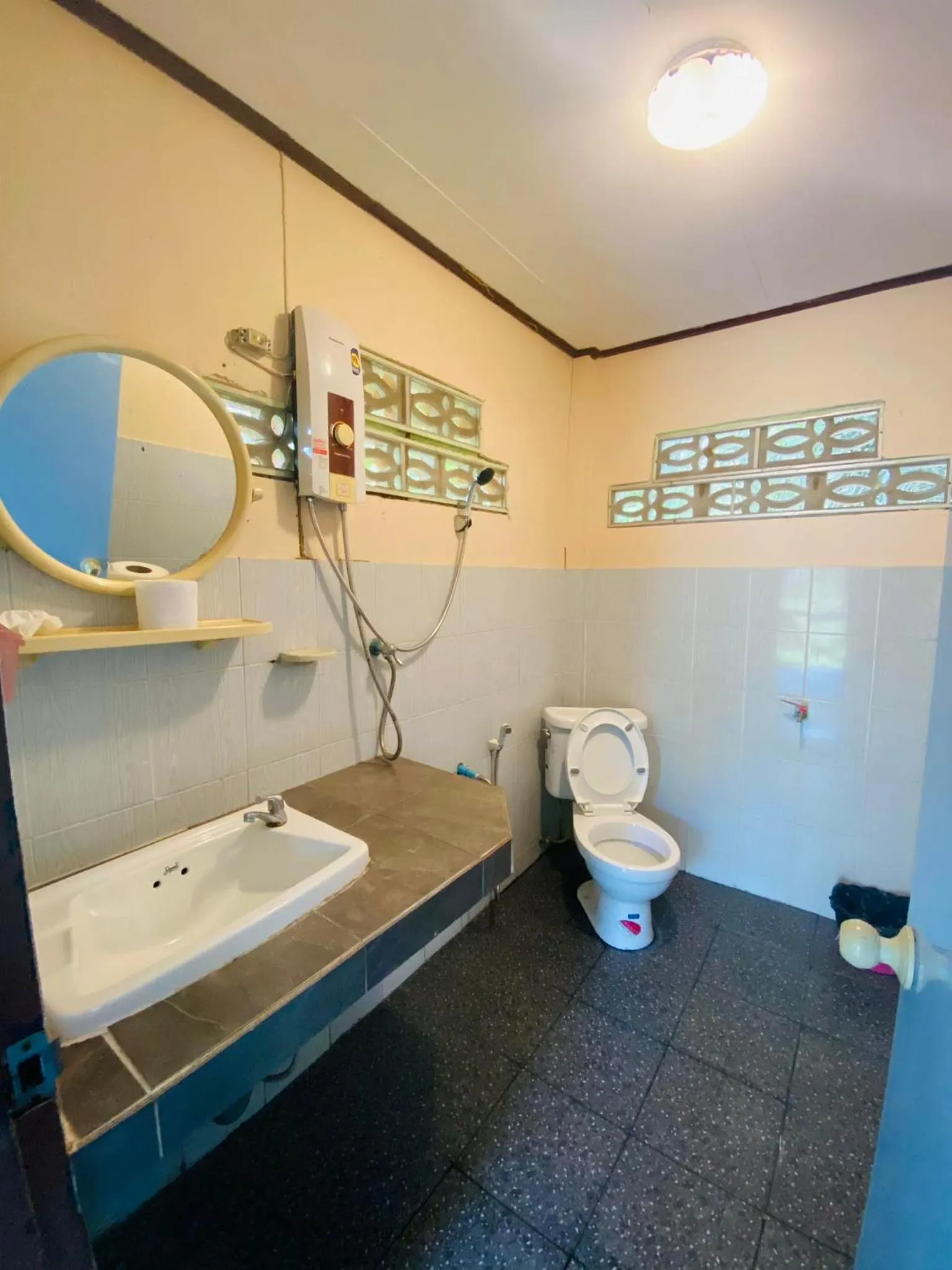 Shower in Khao Sok Nung House