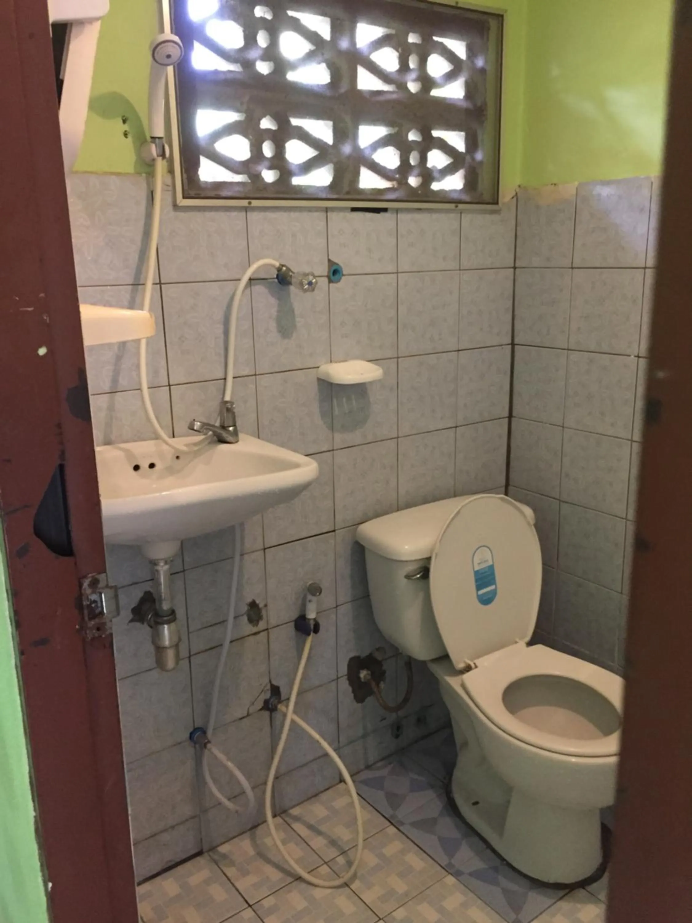 Toilet in Khao Sok Nung House