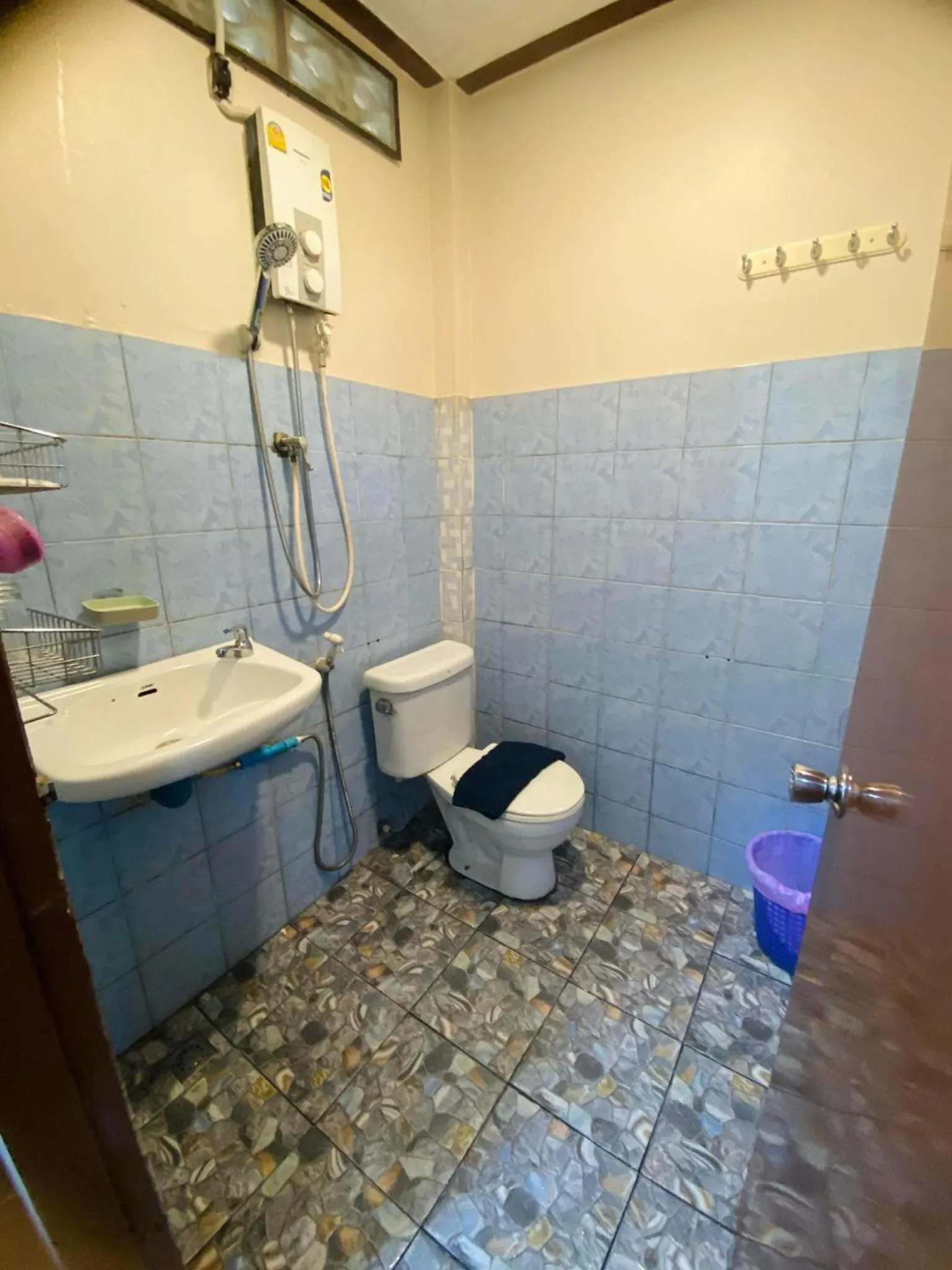 Shower in Khao Sok Nung House