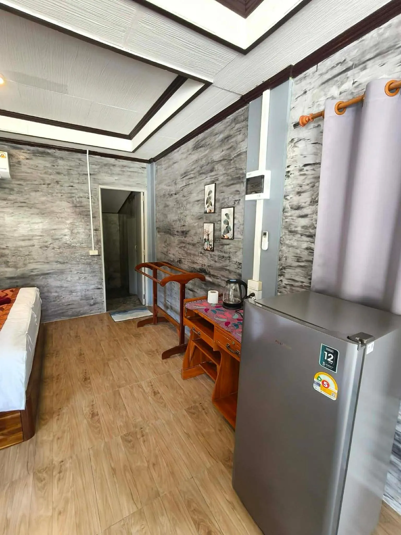 Photo of the whole room in Khao Sok Nung House