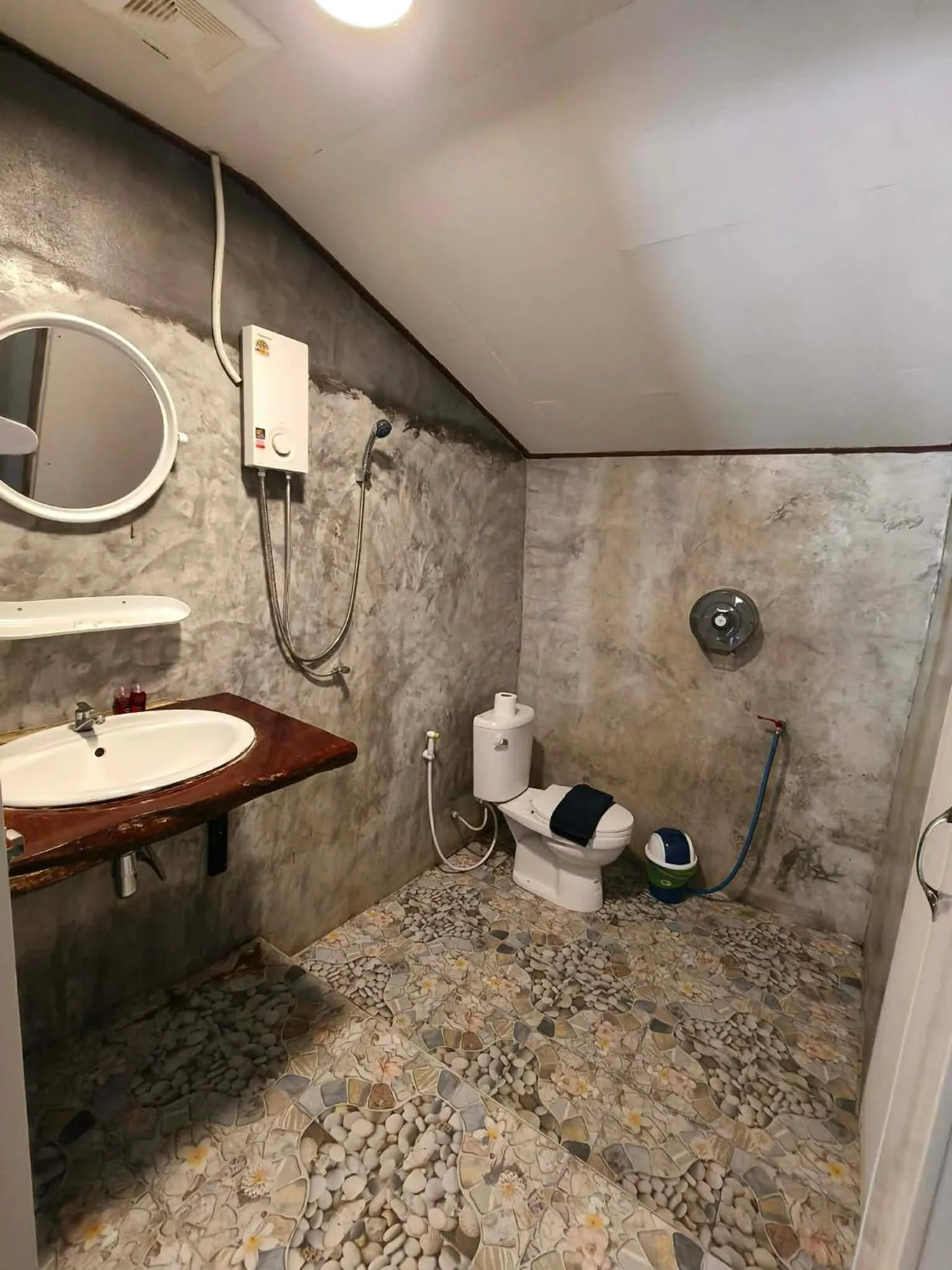 Shower in Khao Sok Nung House