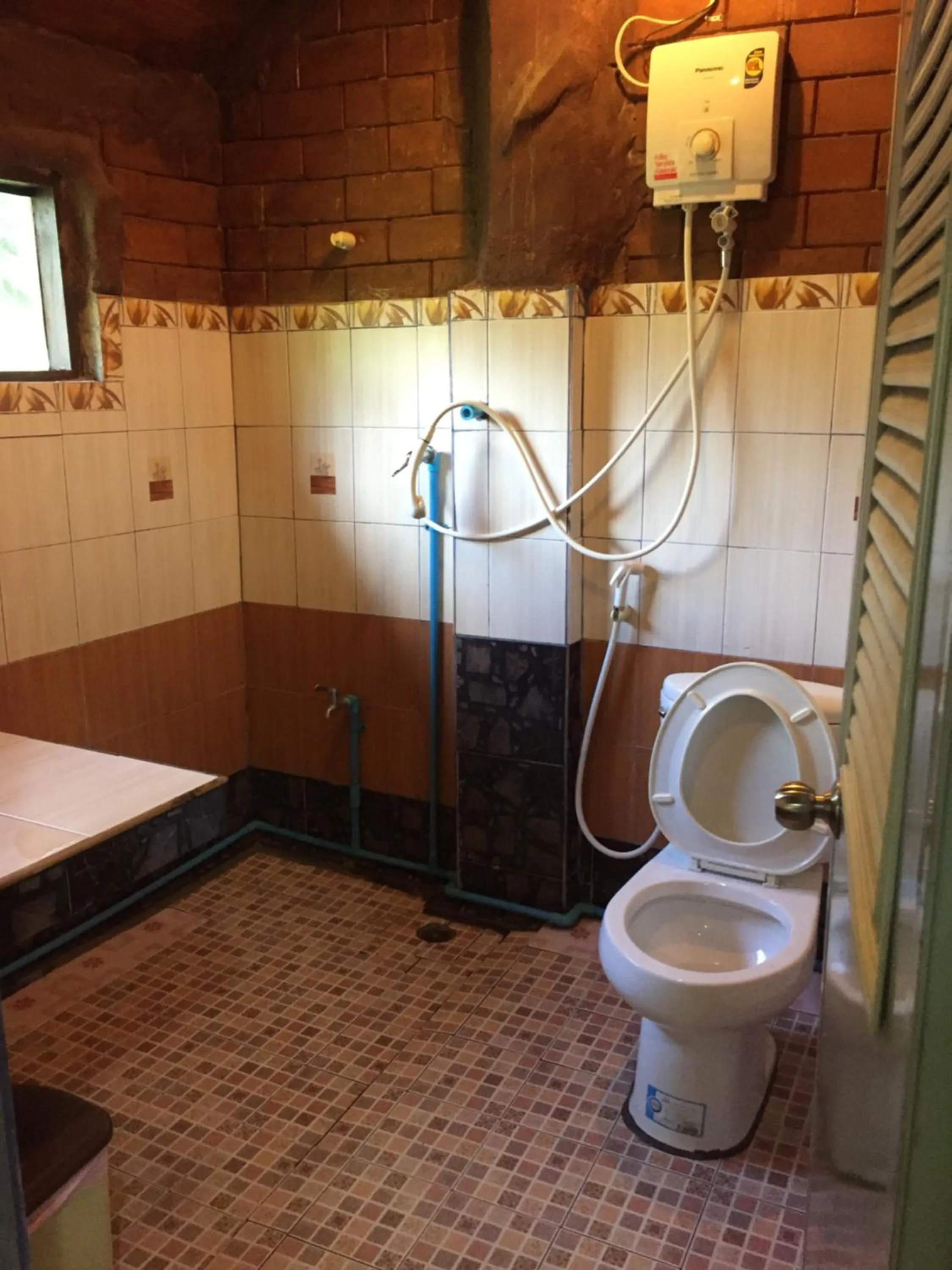 Shower in Khao Sok Nung House