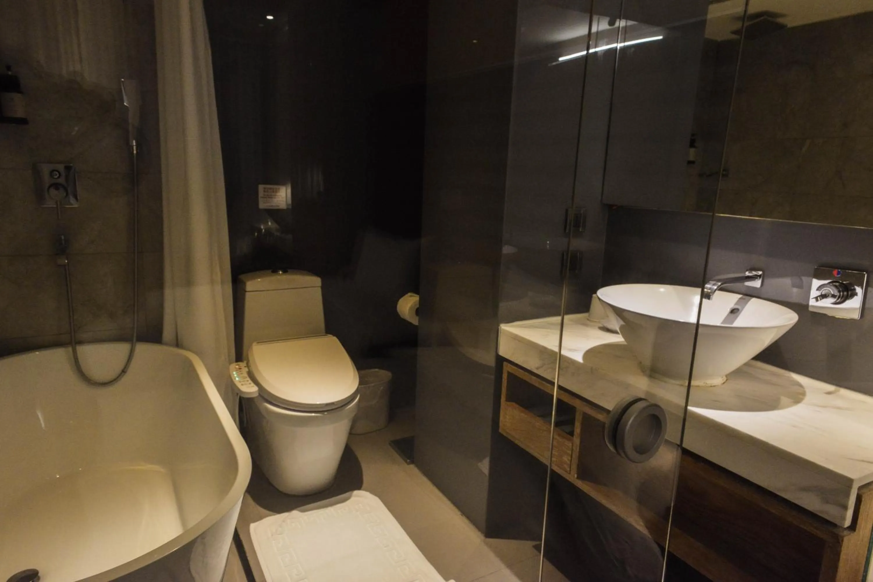 新麗旅店 Newful Hotel