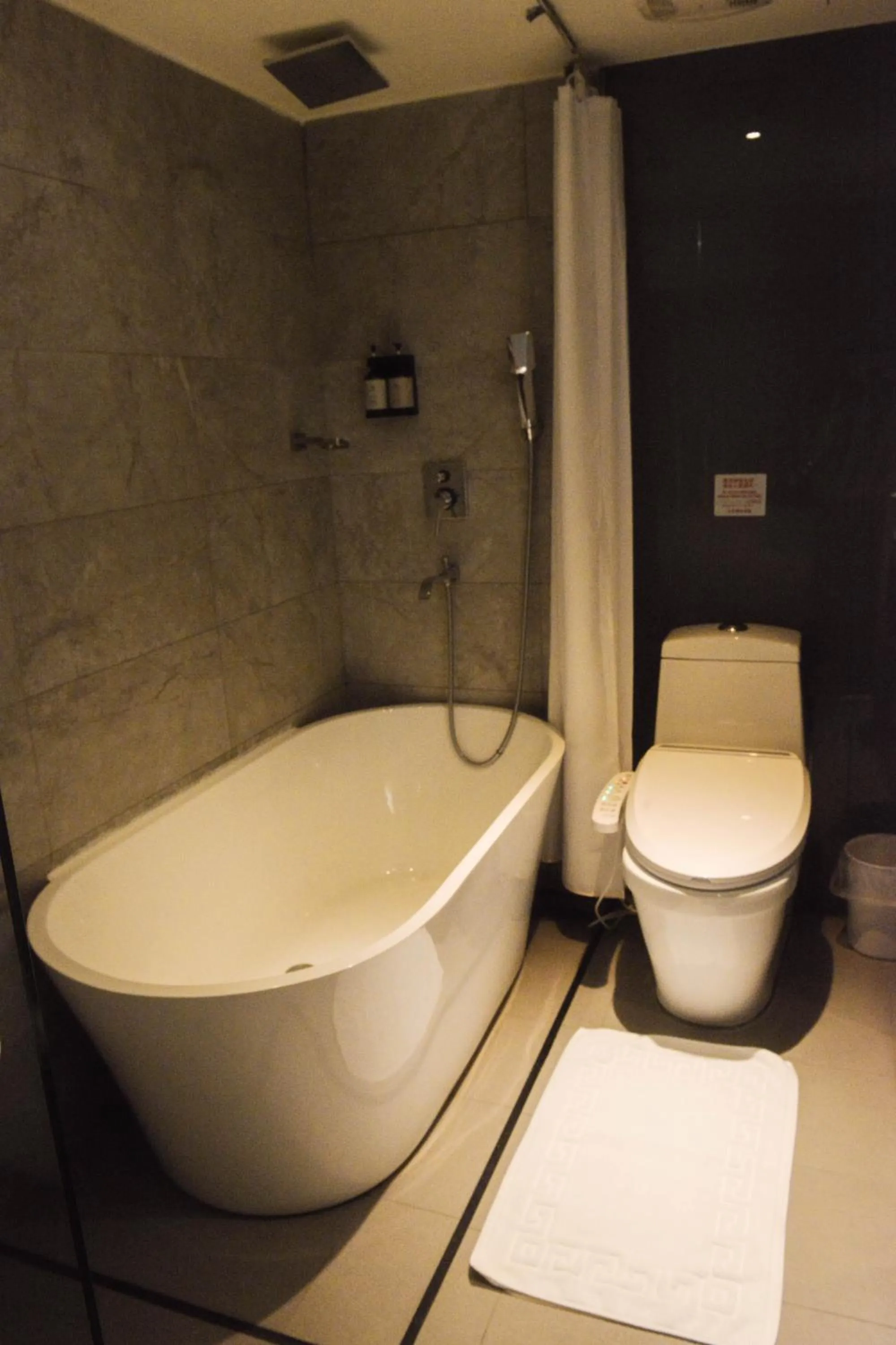 新麗旅店 Newful Hotel