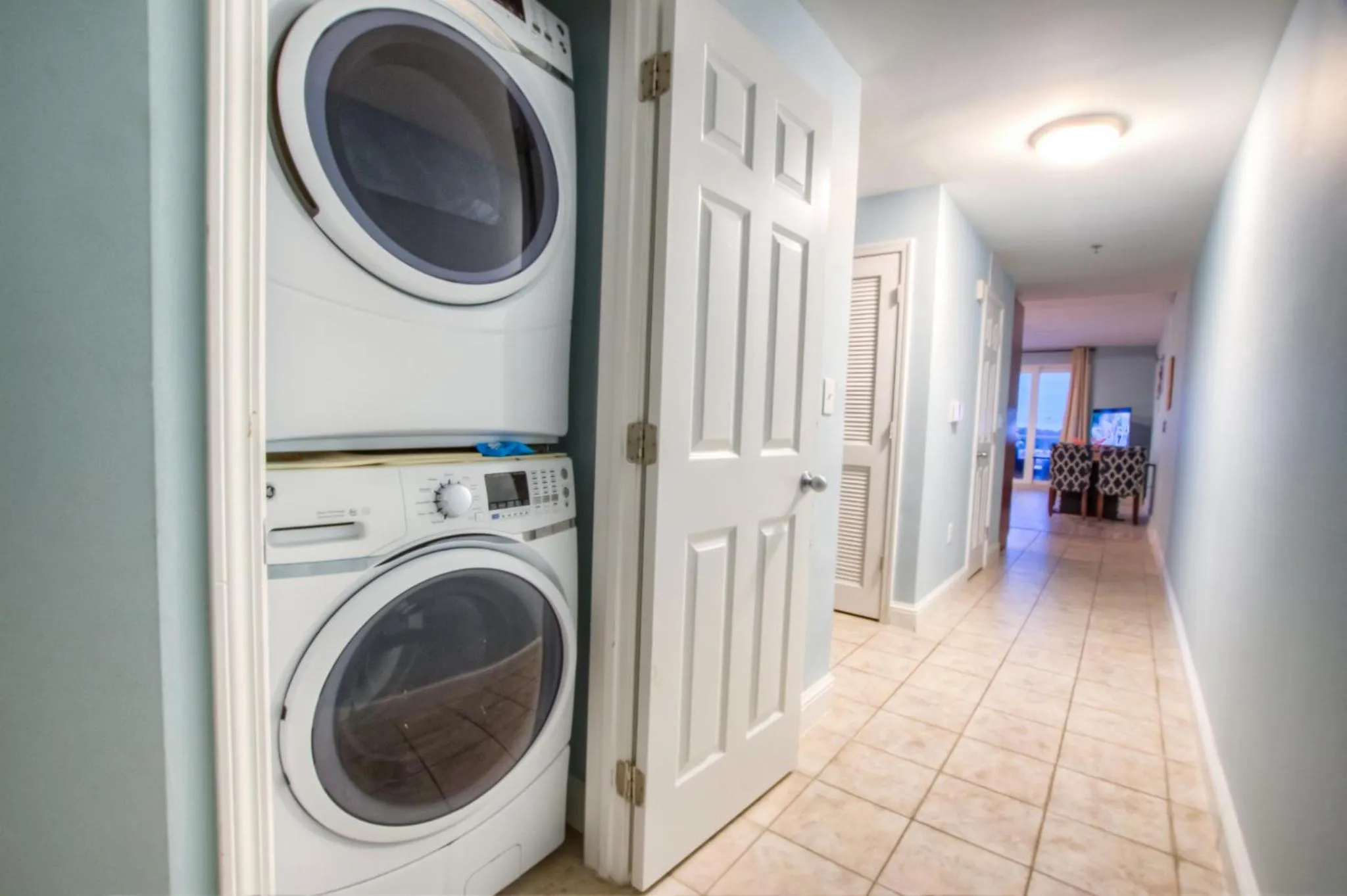 Laketown Wharf 535 By Aneliya