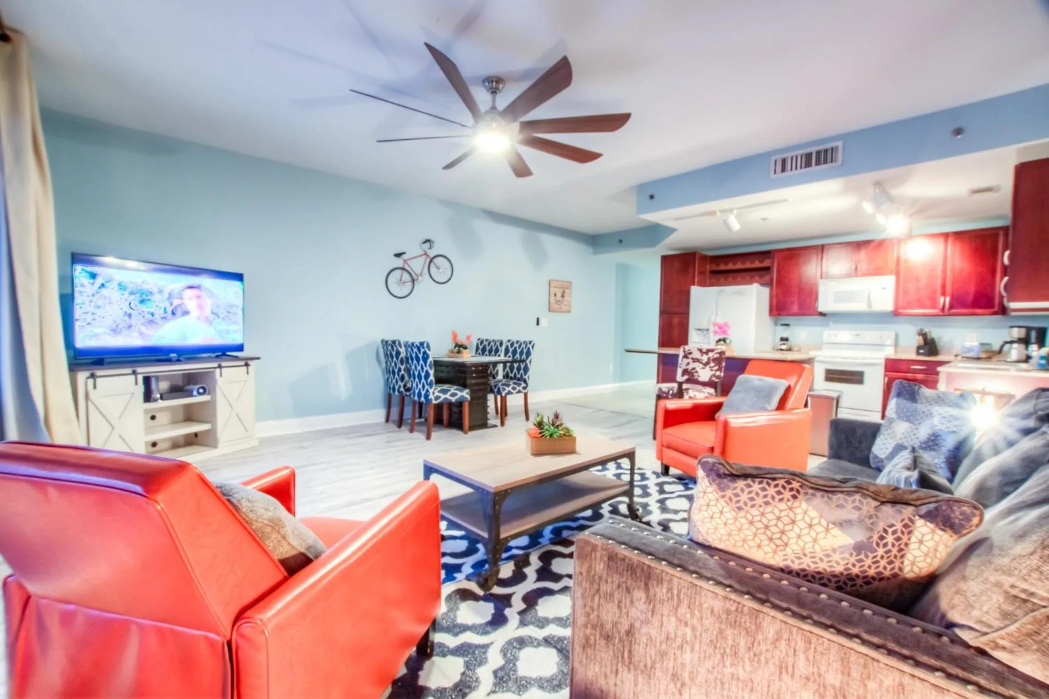 Laketown Wharf 535 By Aneliya